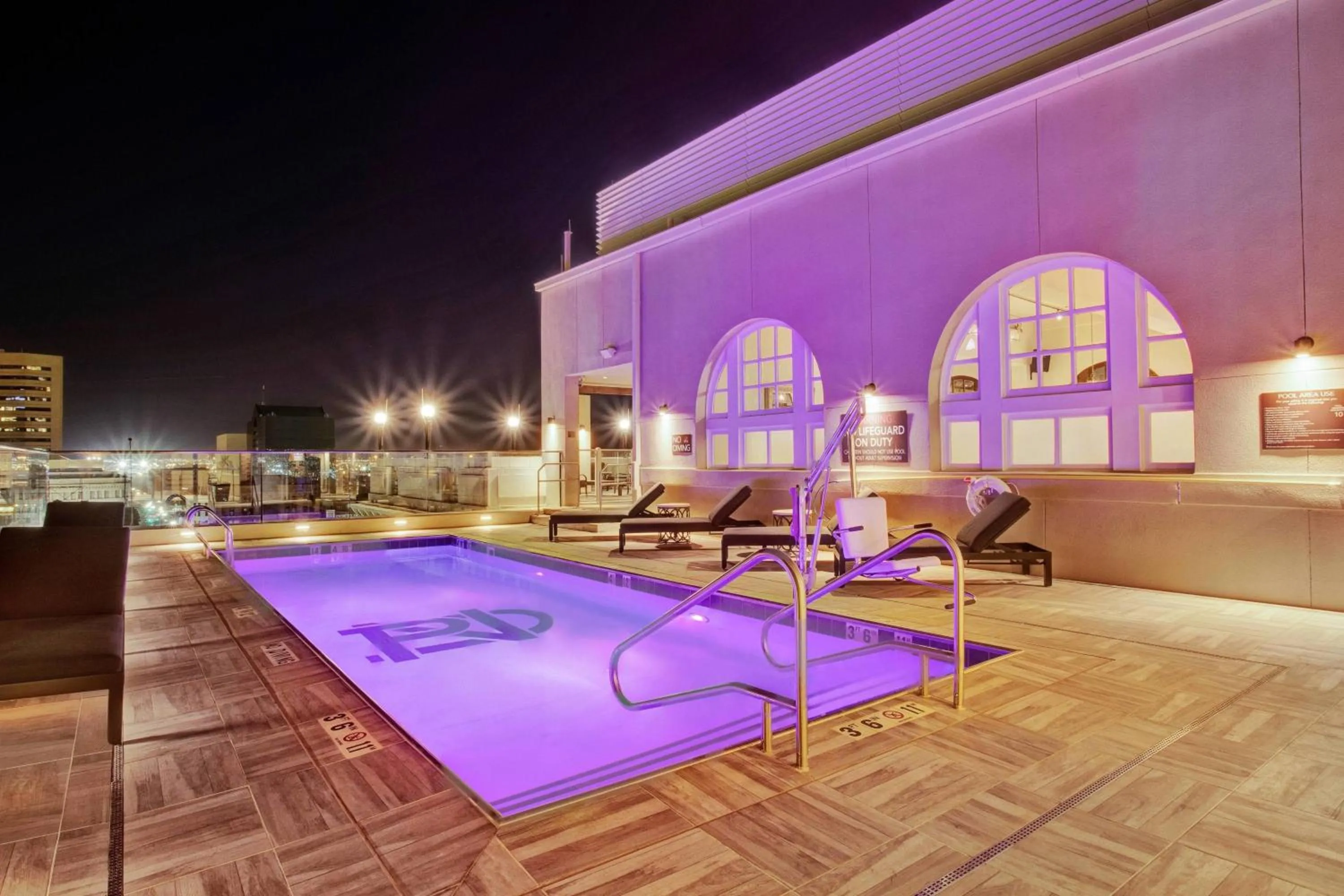 Swimming pool in Hotel Paso Del Norte, Autograph Collection