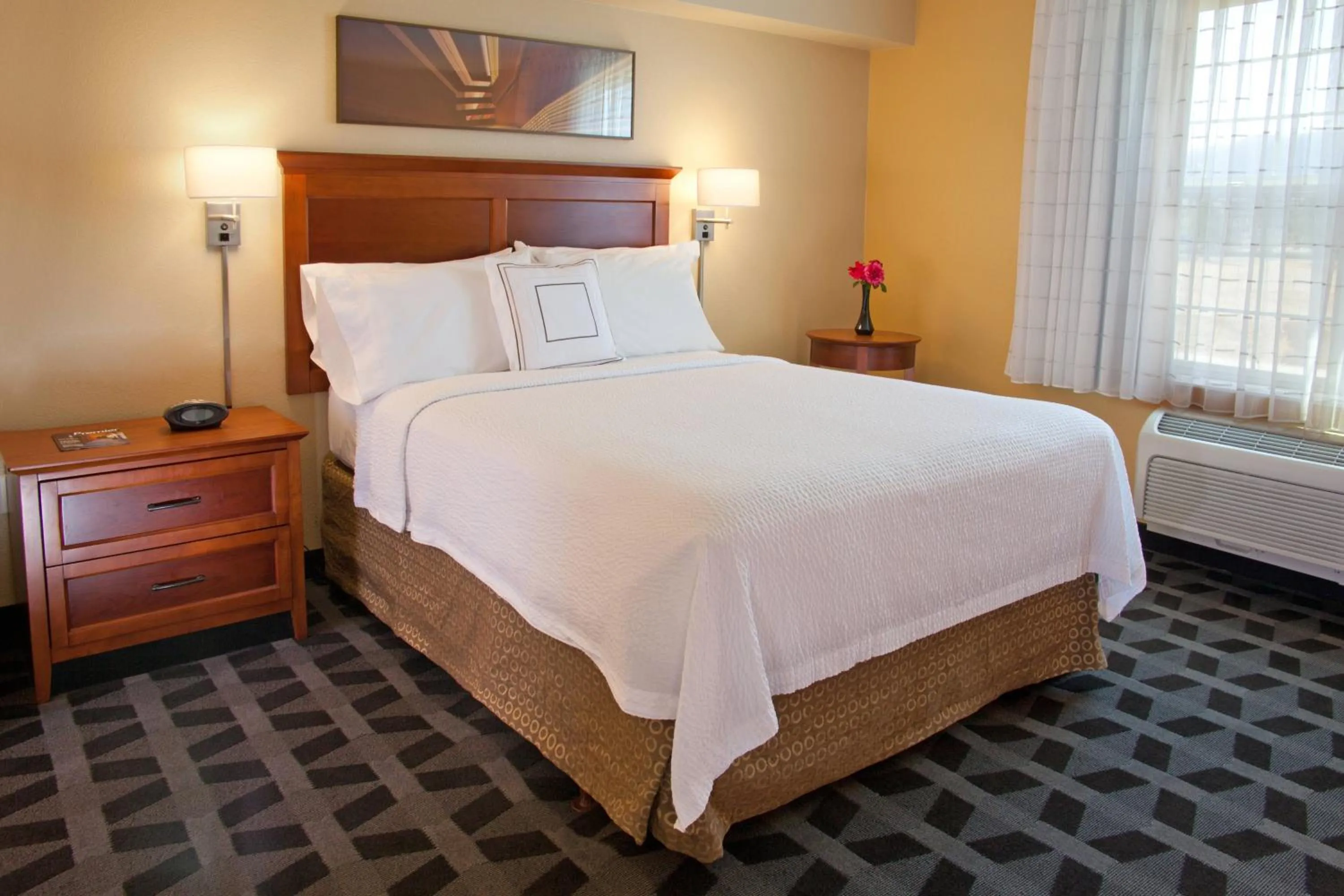 Bedroom, Bed in TownePlace Suites Medford