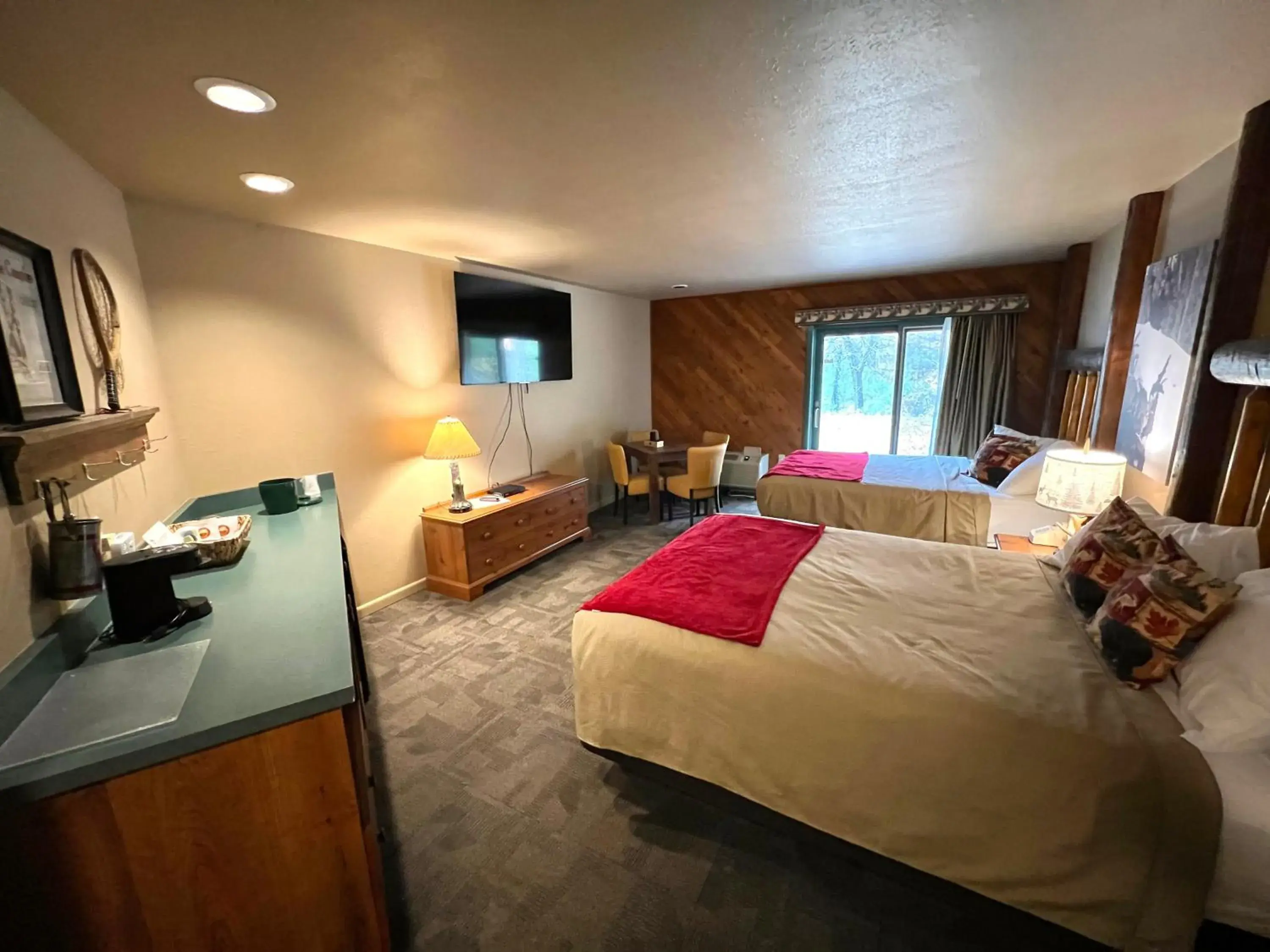 Superior Queen Room in Whitetail Lodge Superior Queen Room in Whitetail Lodge