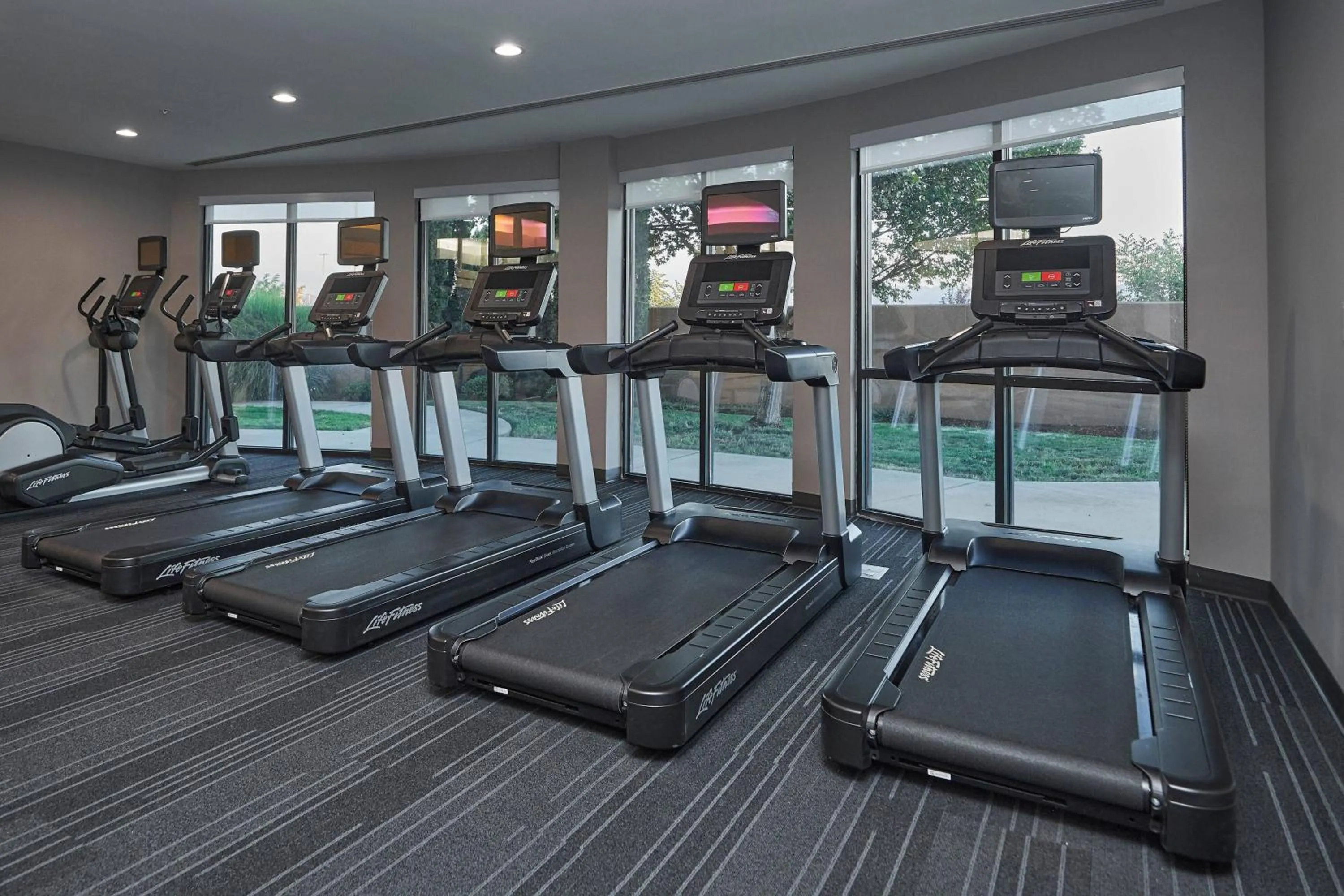 Fitness centre/facilities in Courtyard Medford Airport