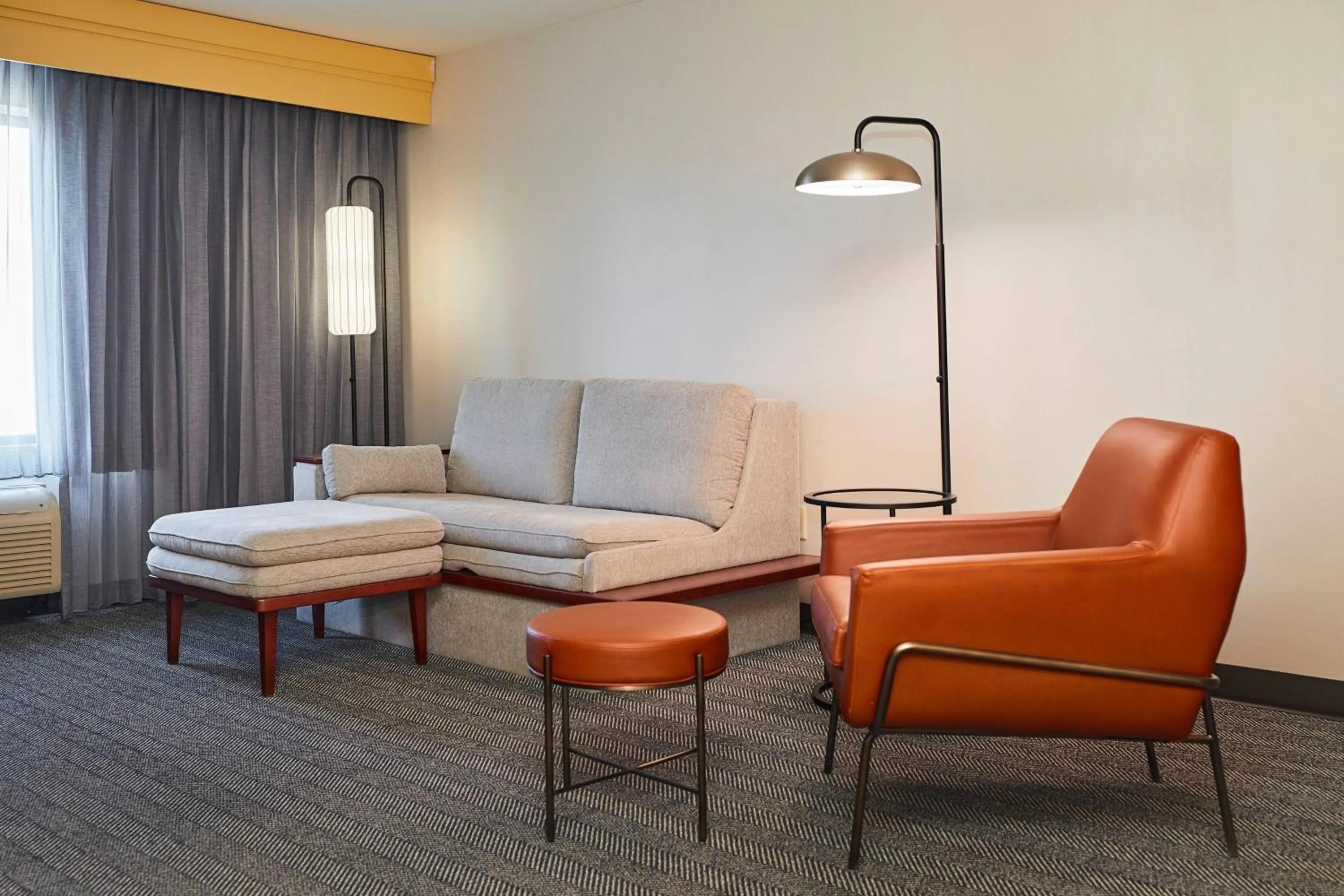 Living room in Courtyard Medford Airport