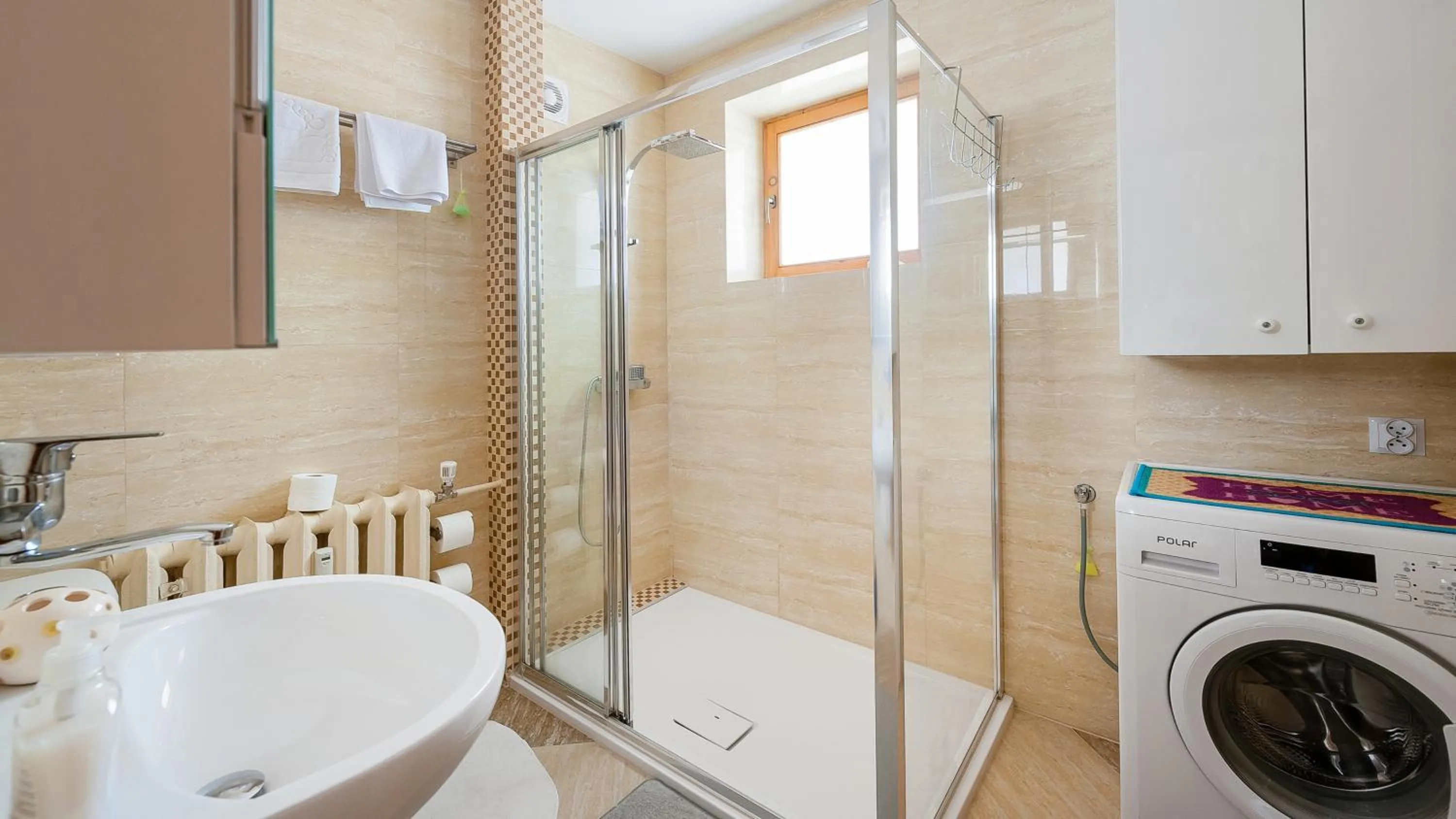 Shower in Zakopane Centrum, Sun & Snow