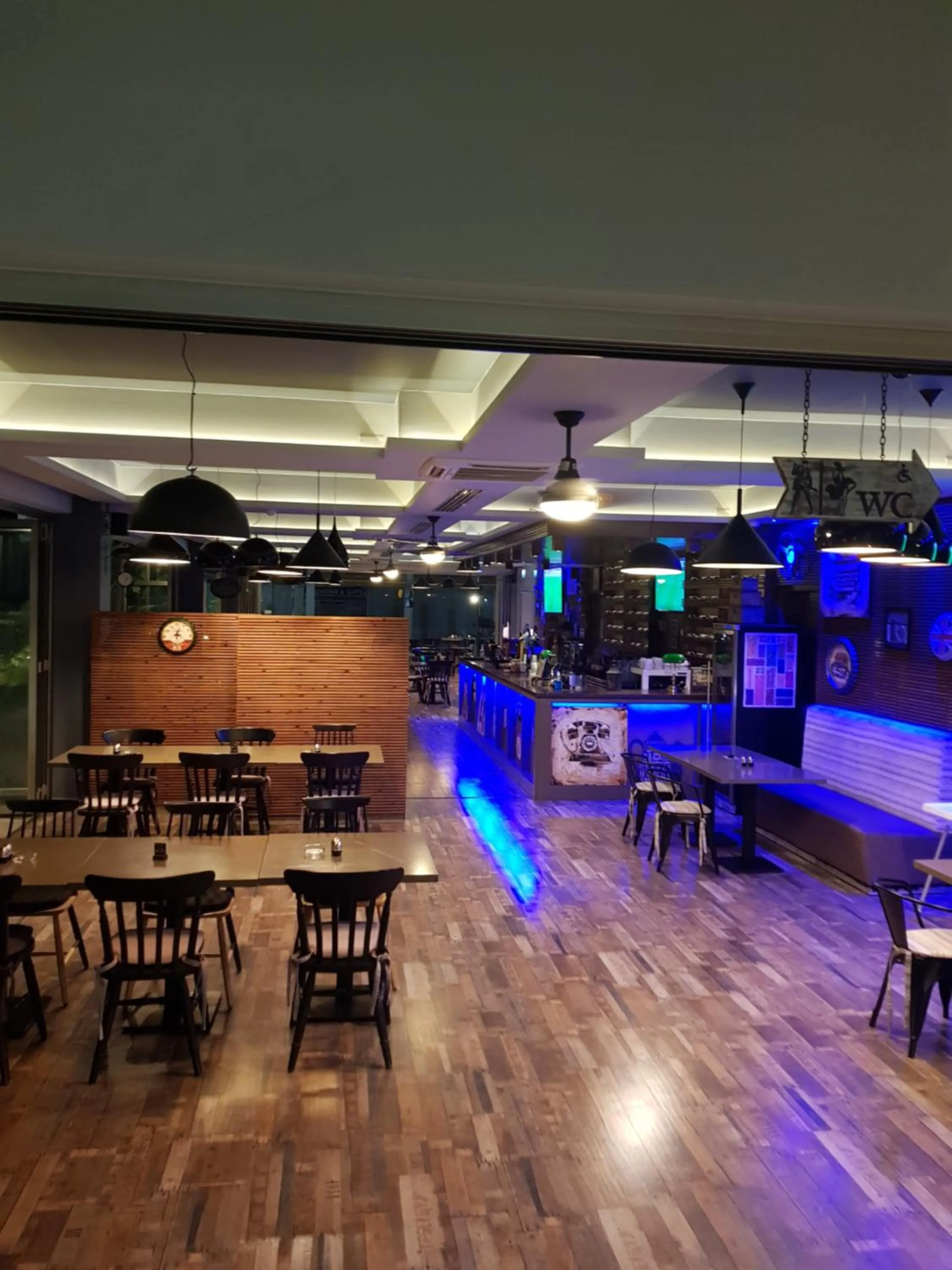 Restaurant/places to eat in Euronapa Hotel Apartments