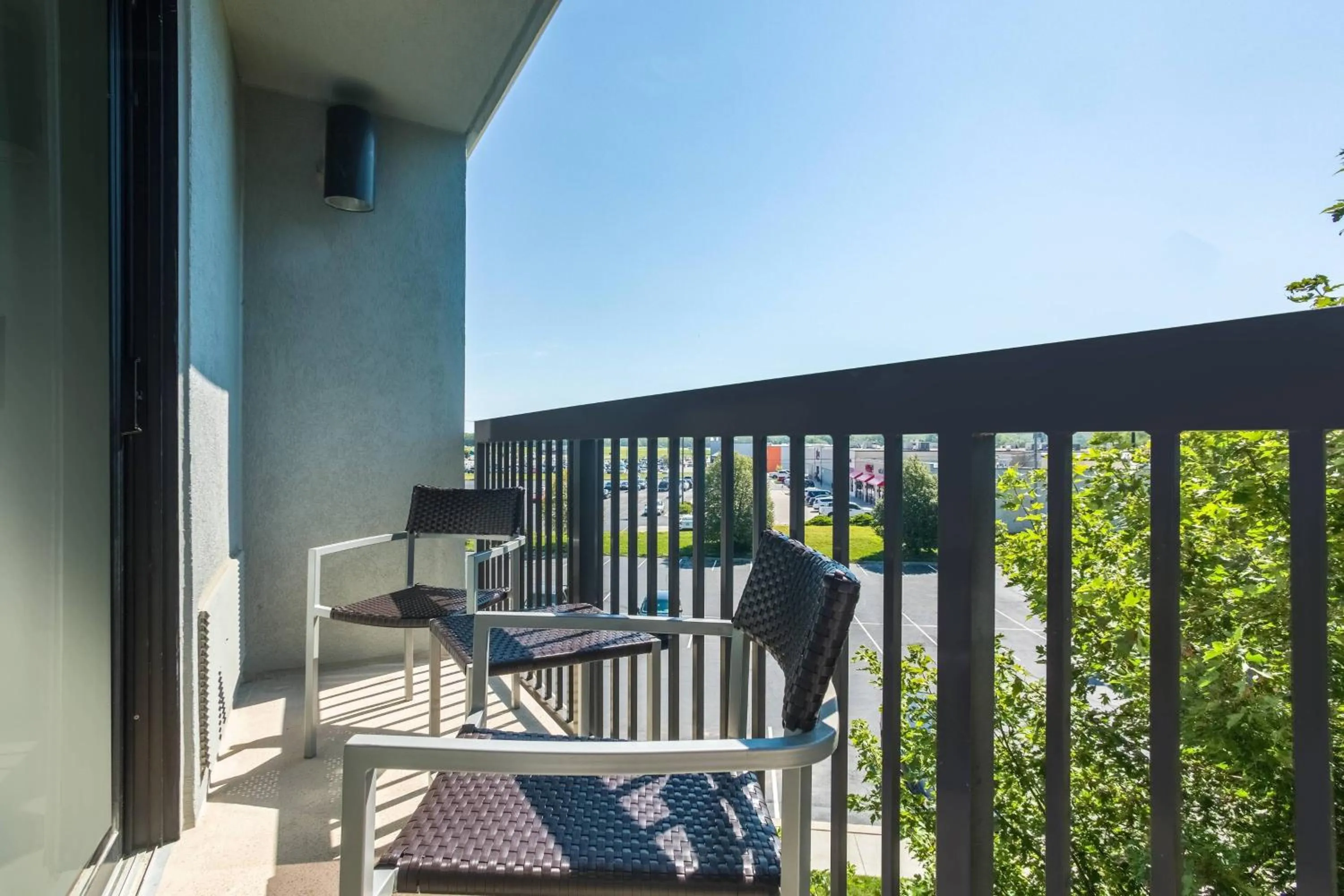 Photo of the whole room in Courtyard by Marriott Junction City