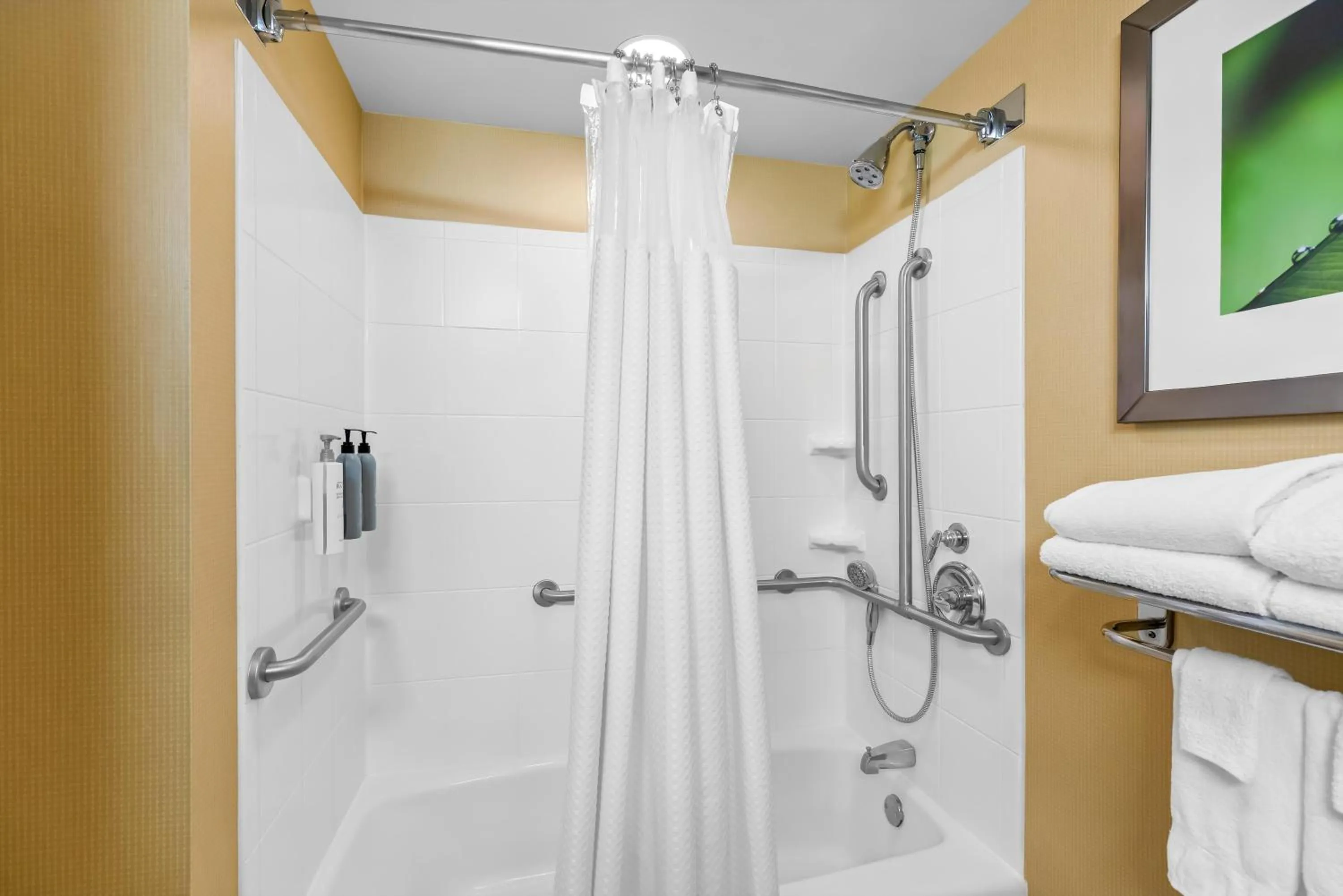 Bathroom in Sonesta Essential Junction City