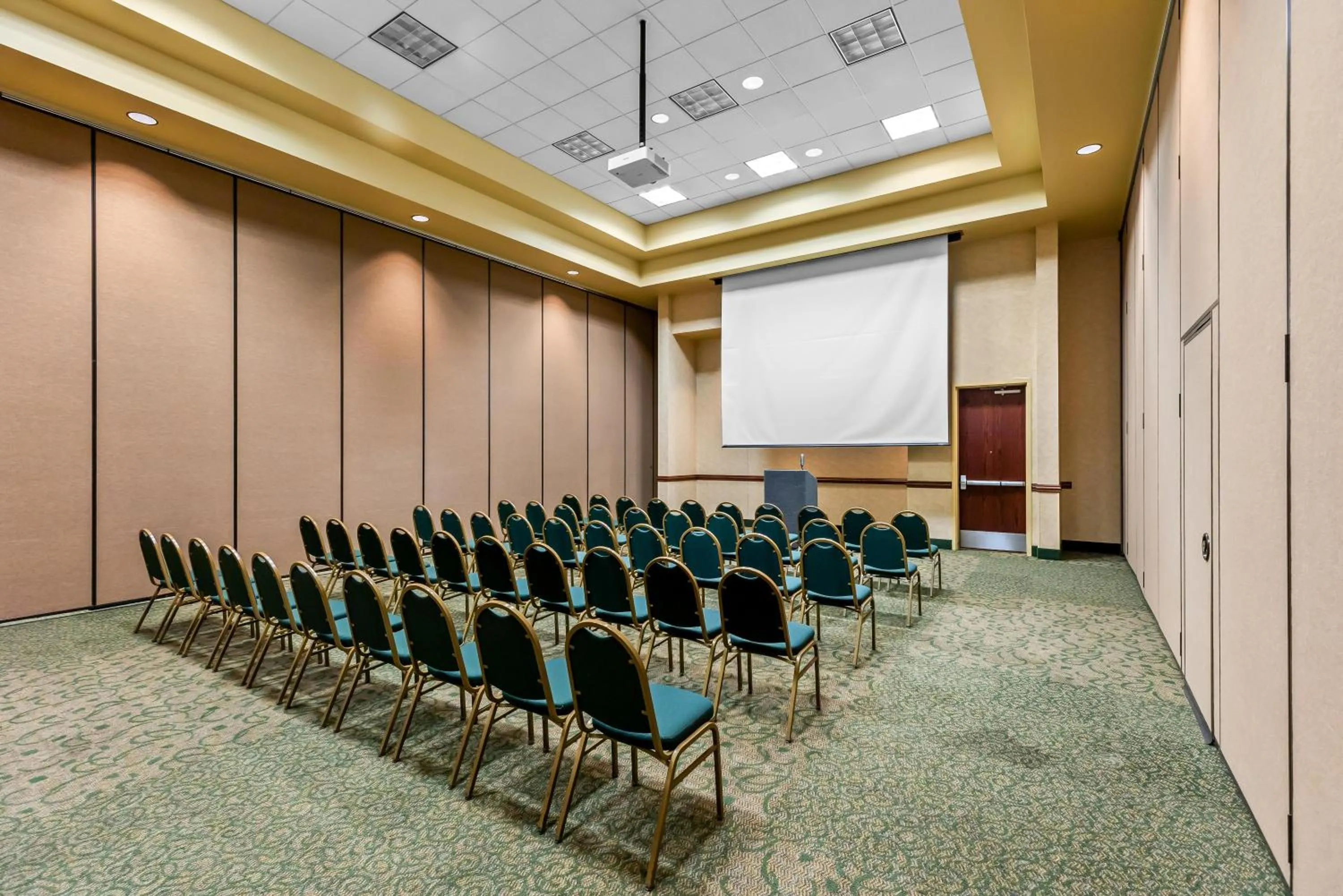Meeting/conference room in Sonesta Essential Junction City