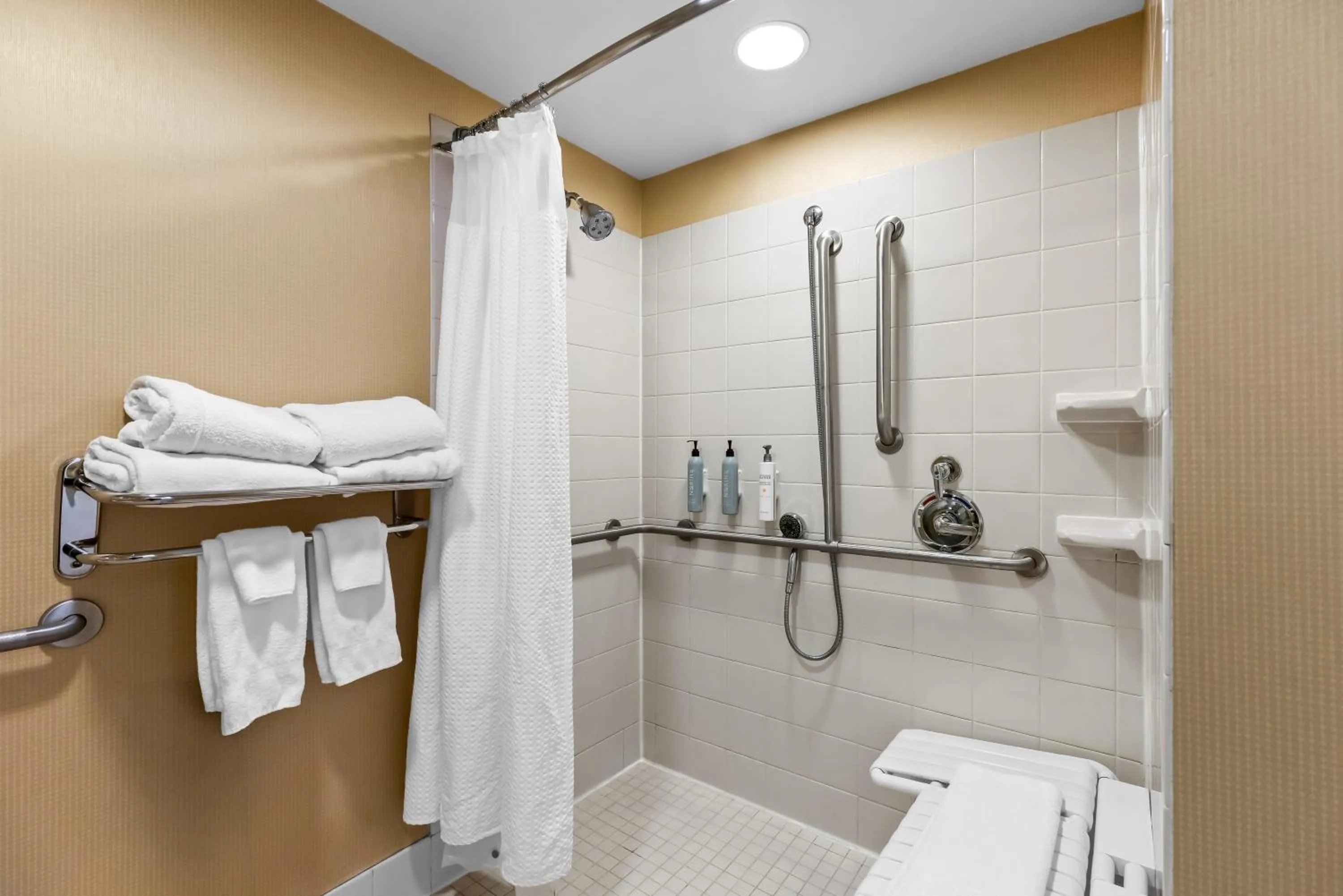 Bathroom in Sonesta Essential Junction City