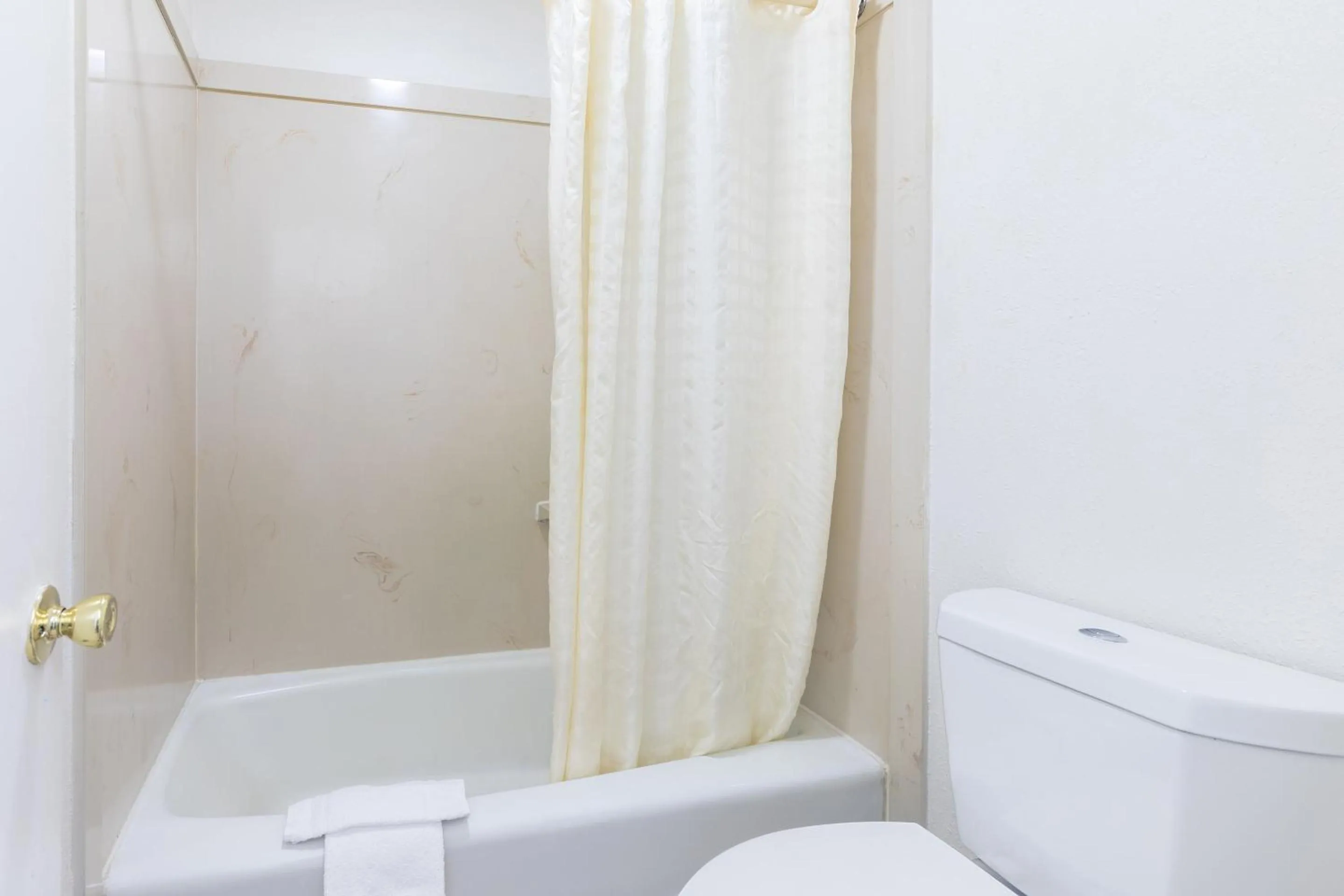 Bathroom in OYO Hotel DeRidder Hwy 171 North