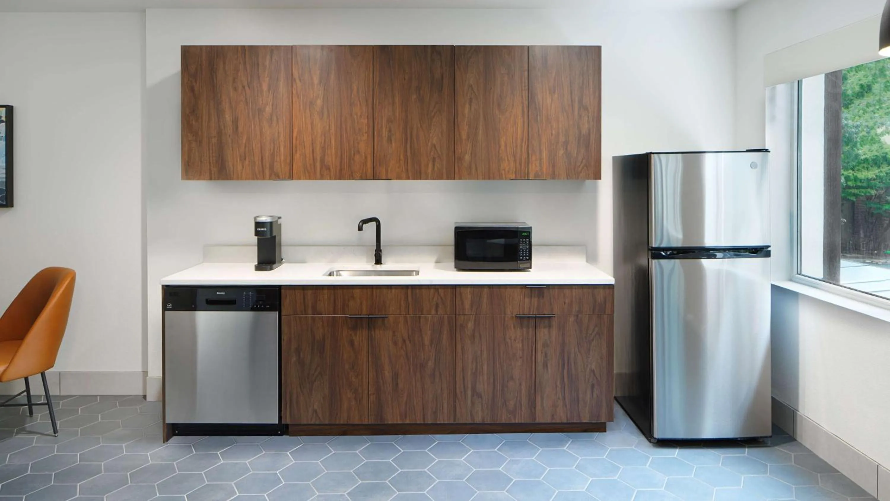 Kitchen or kitchenette in River's Edge Hotel Portland, Tapestry Collection by Hilton