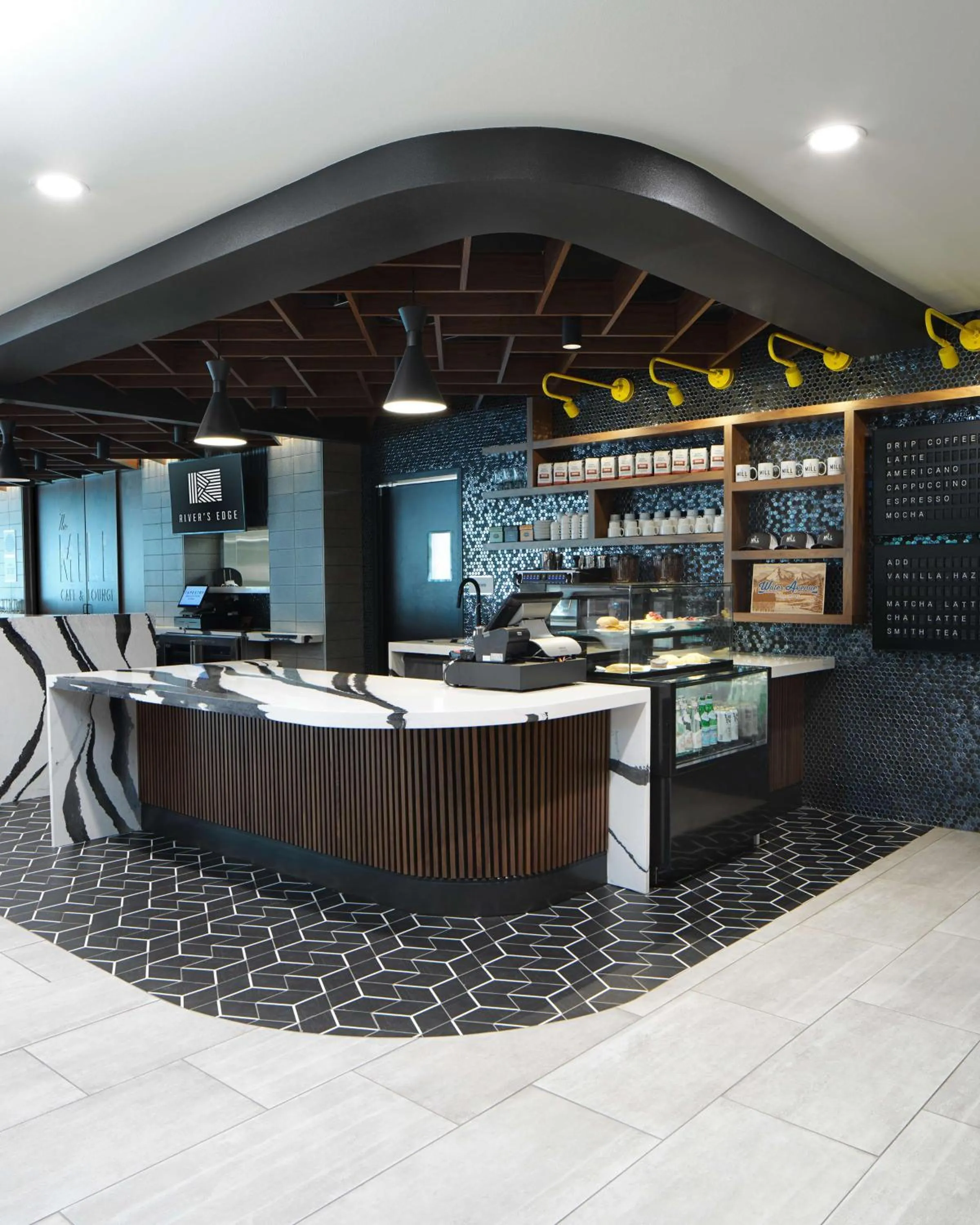 Restaurant/places to eat in River's Edge Hotel Portland, Tapestry Collection by Hilton