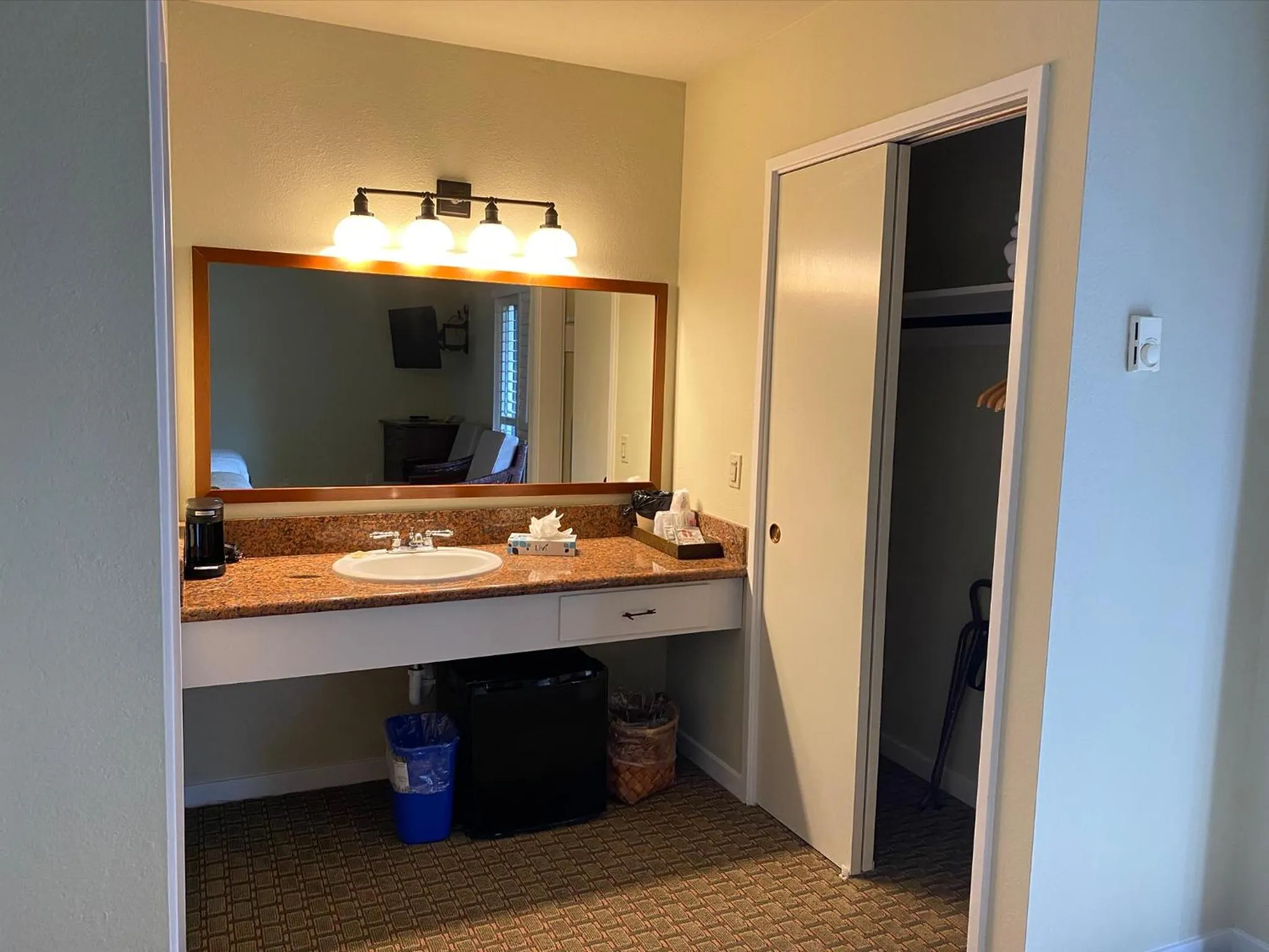 Coffee/tea facilities in The Olympia Lodge