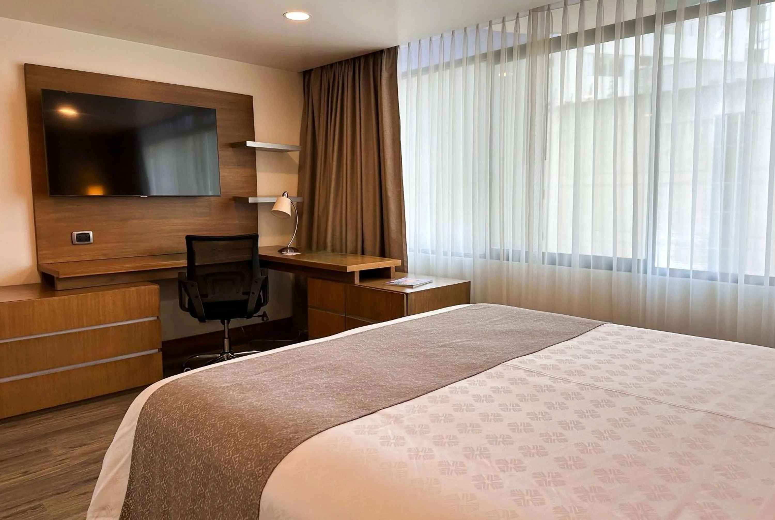 Photo of the whole room, Bed in Wyndham Garden Quito