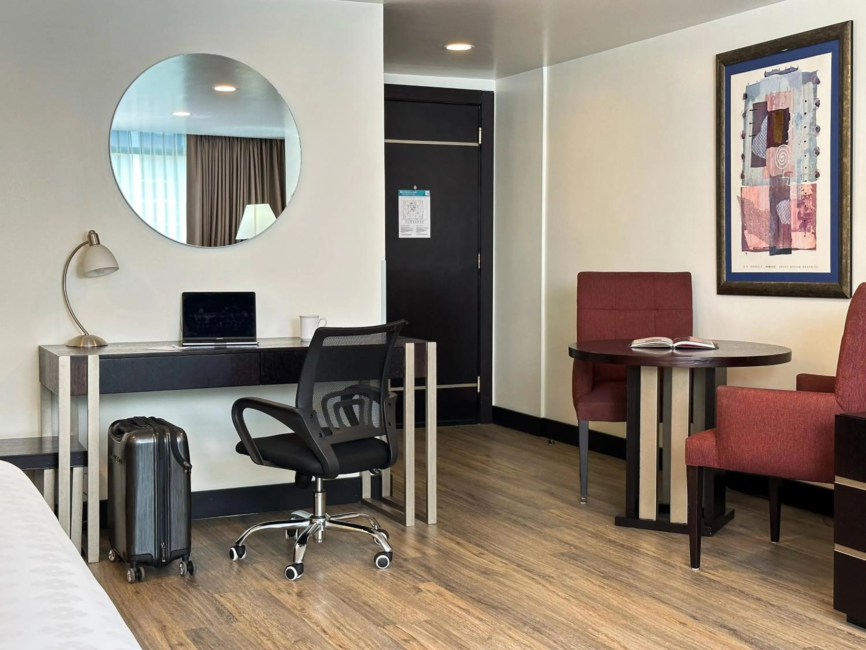 Seating area in Wyndham Garden Quito