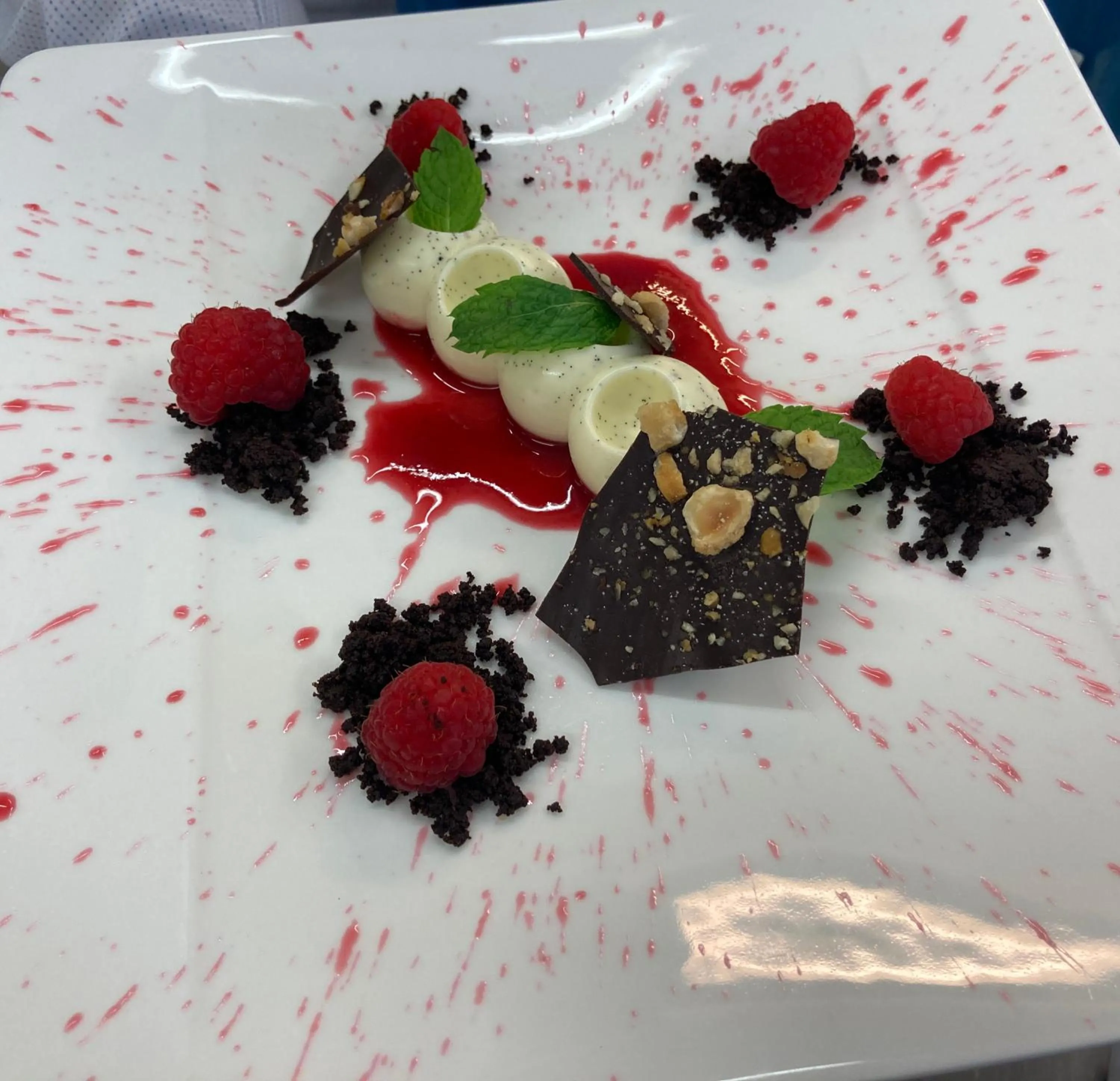 Restaurant/places to eat in Tiemann's Hotel