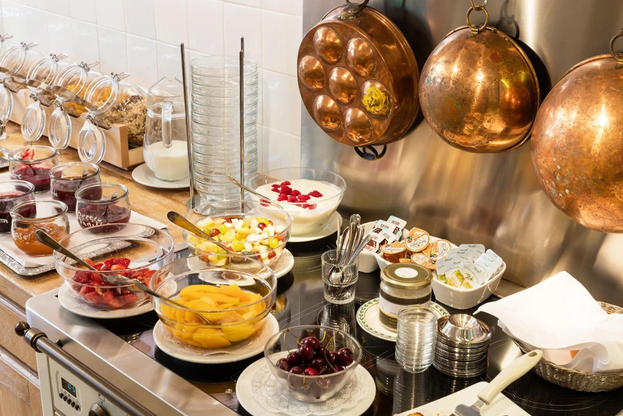 Breakfast in Tiemann's Hotel