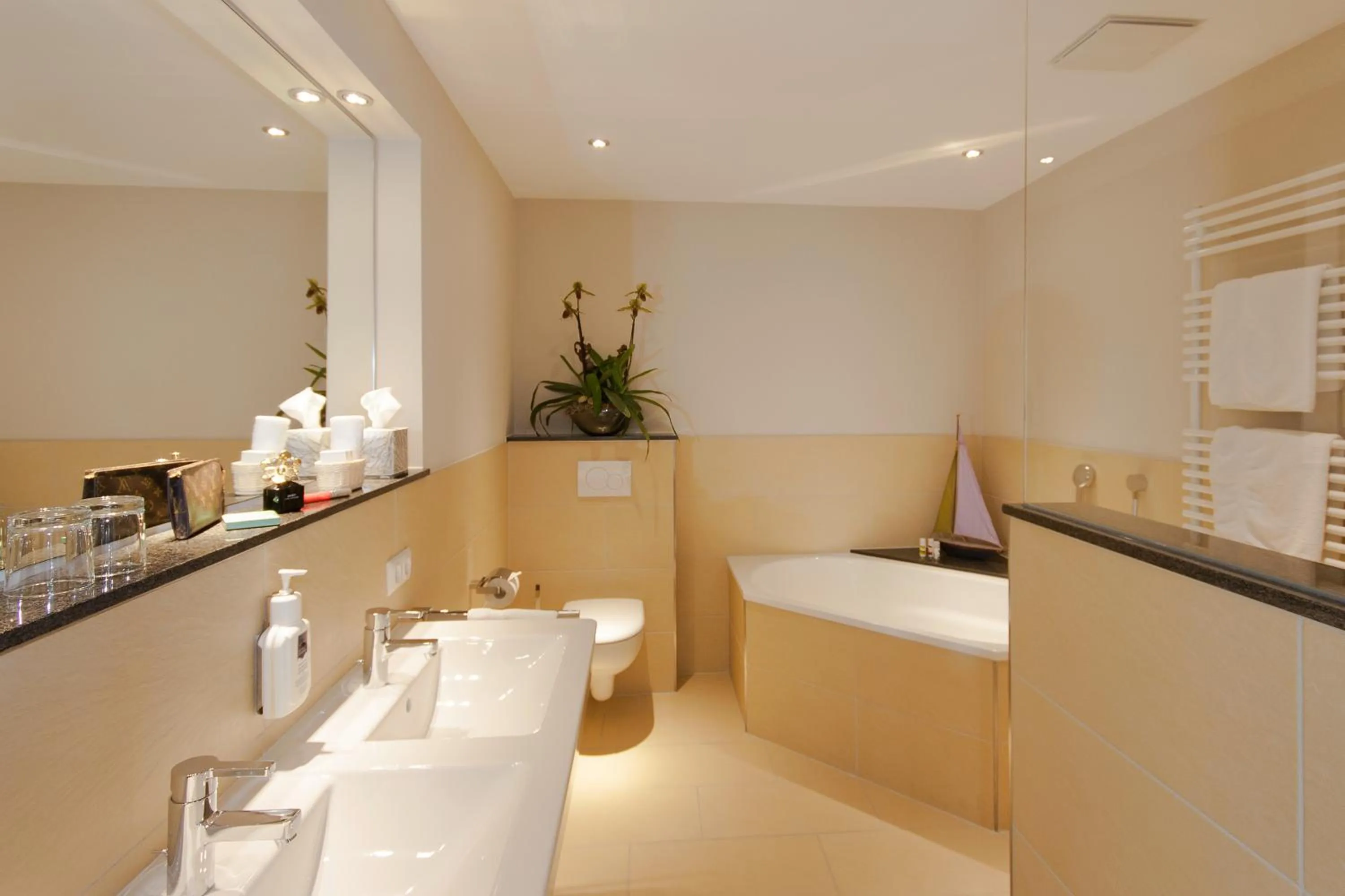 Bathroom in Tiemann's Hotel