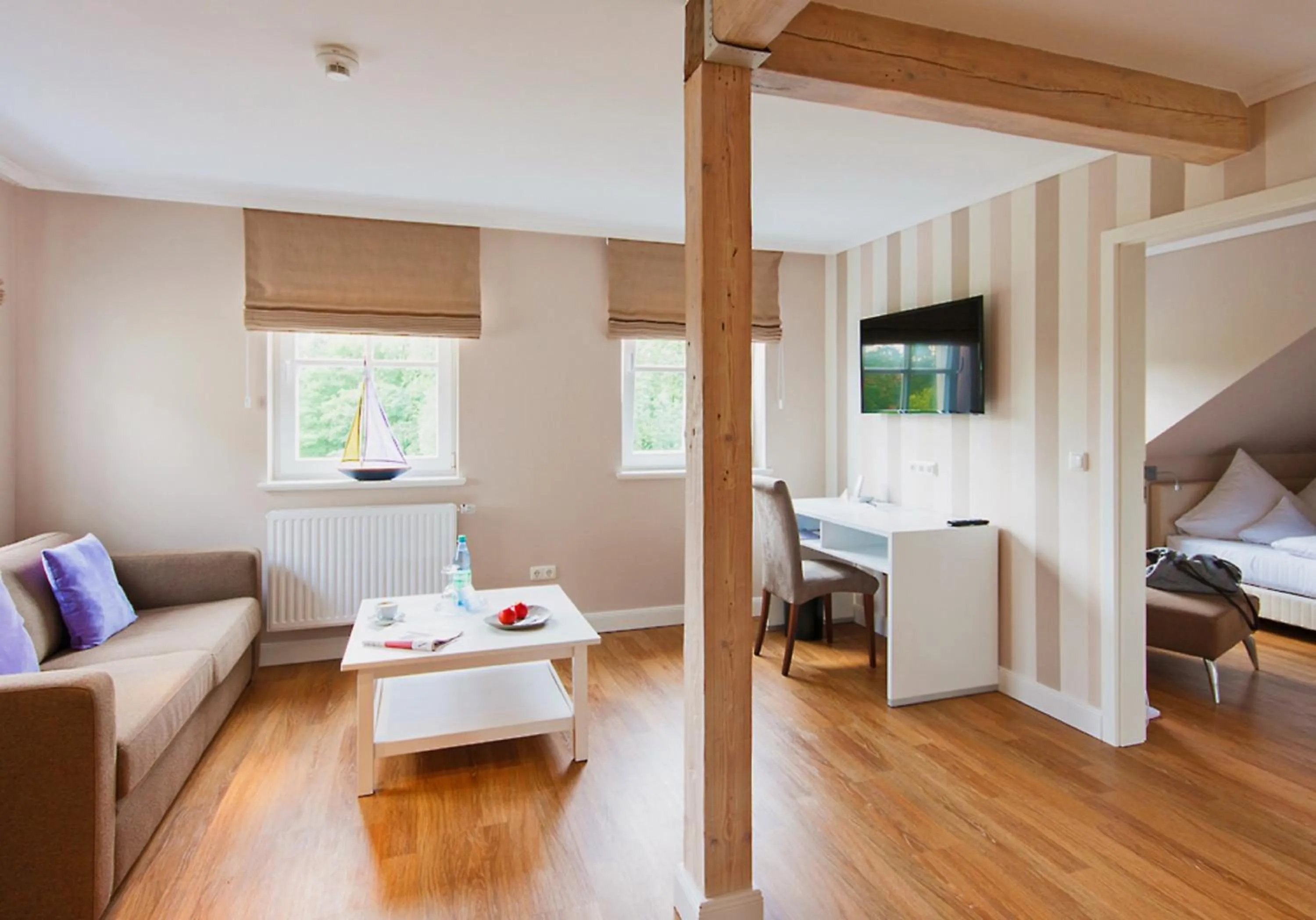 Photo of the whole room in Tiemann's Hotel