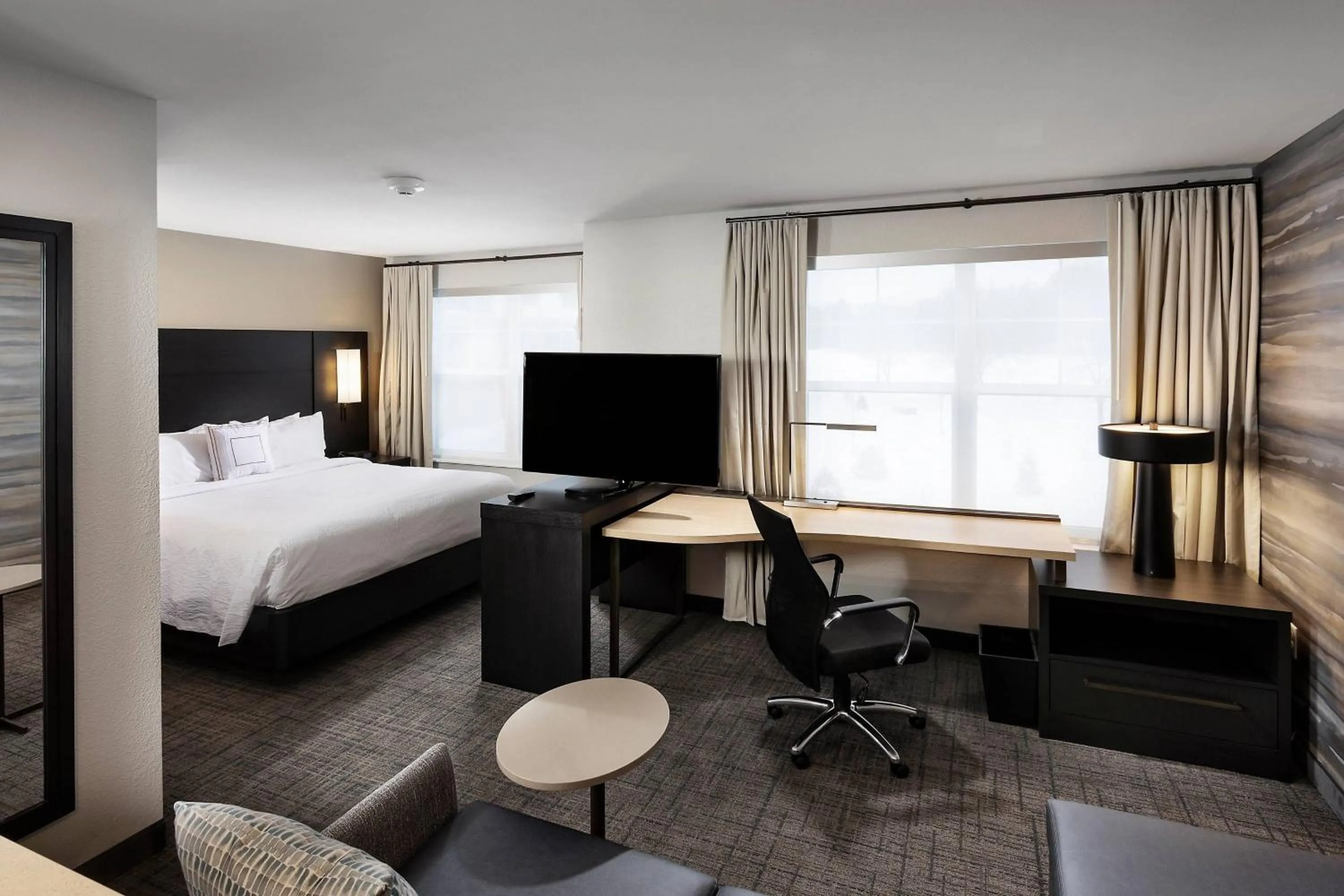 Photo of the whole room, Bed in Residence Inn by Marriott Milwaukee Brookfield