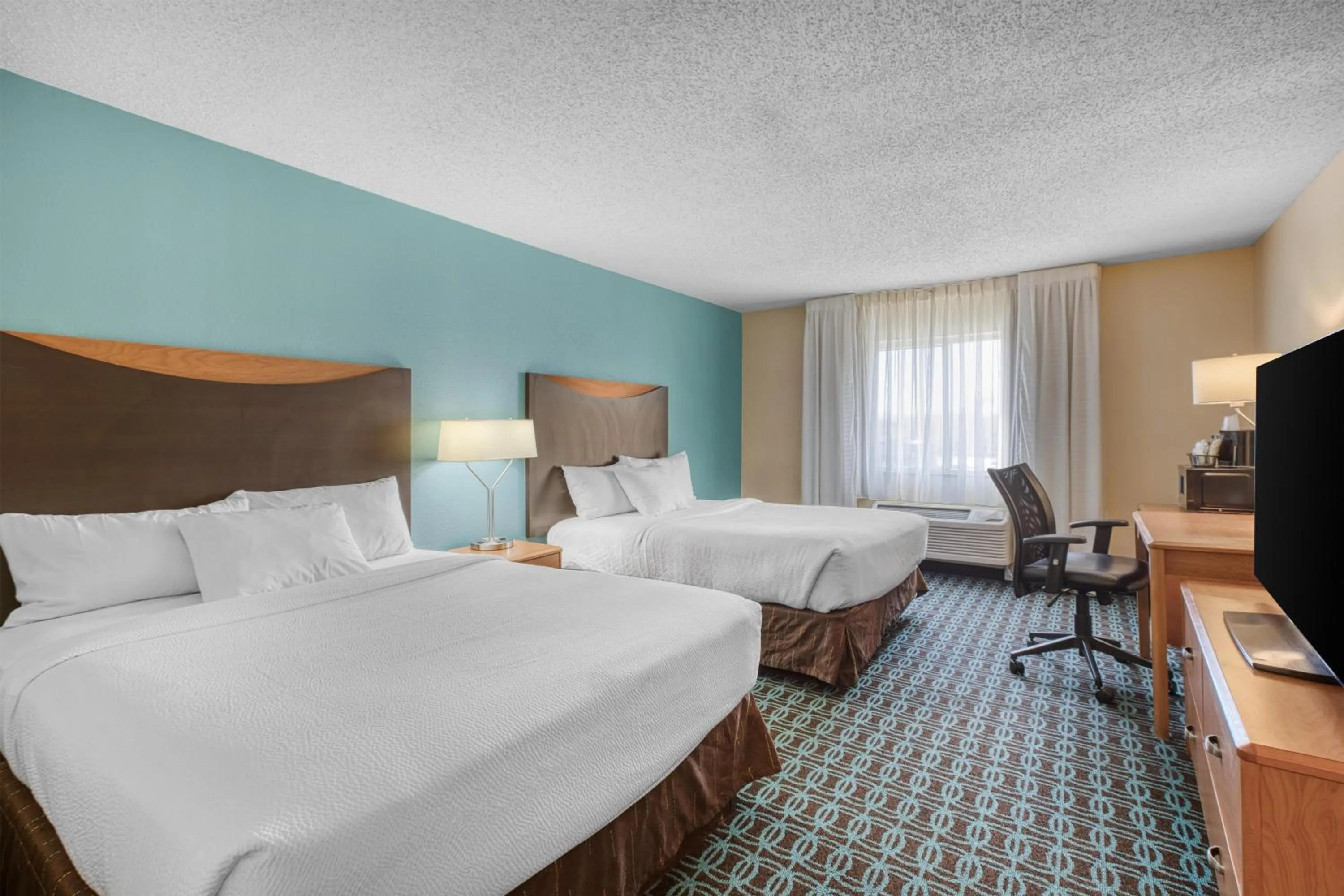 Bedroom, Bed in SureStay by Best Western Mount Pleasant Racine