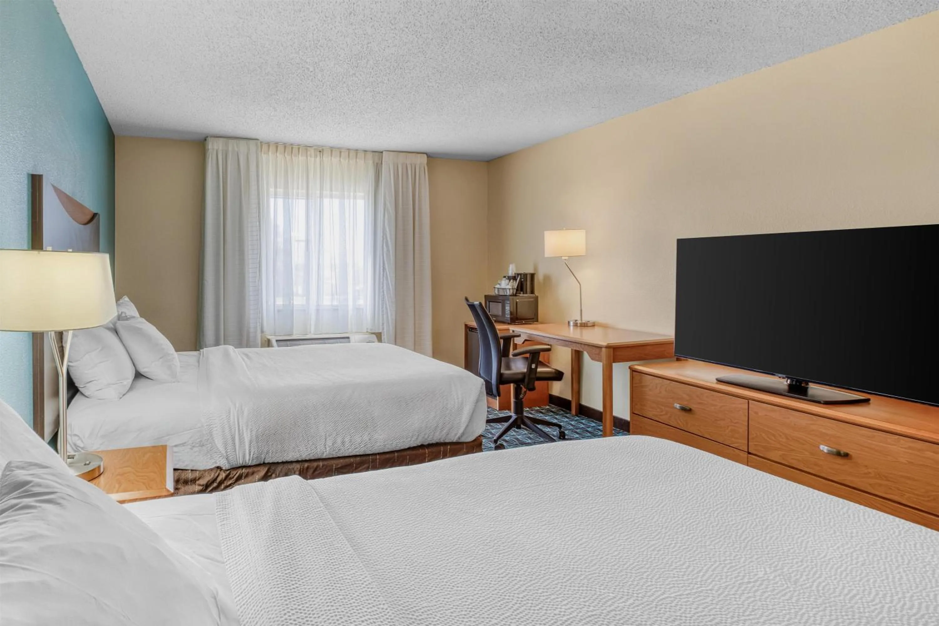 Bedroom, Bed in SureStay by Best Western Mount Pleasant Racine