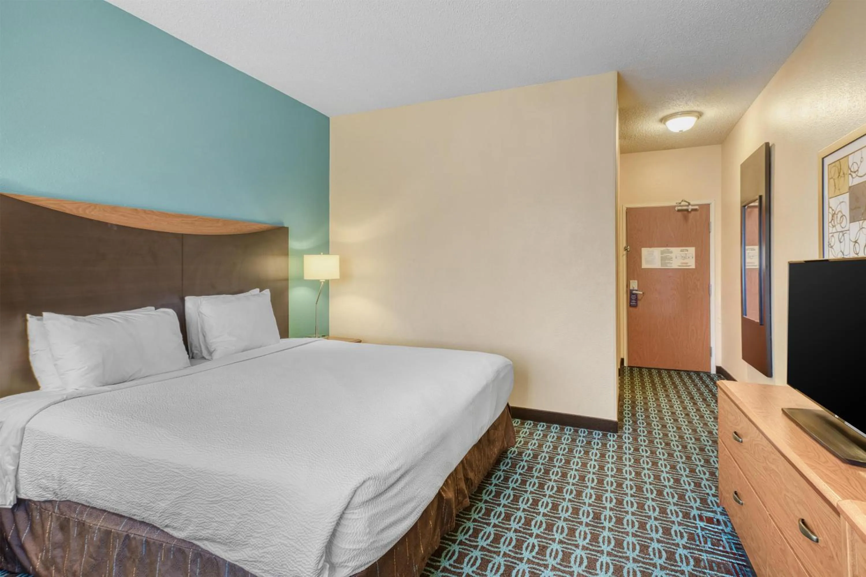 Bedroom, Bed in SureStay by Best Western Mount Pleasant Racine