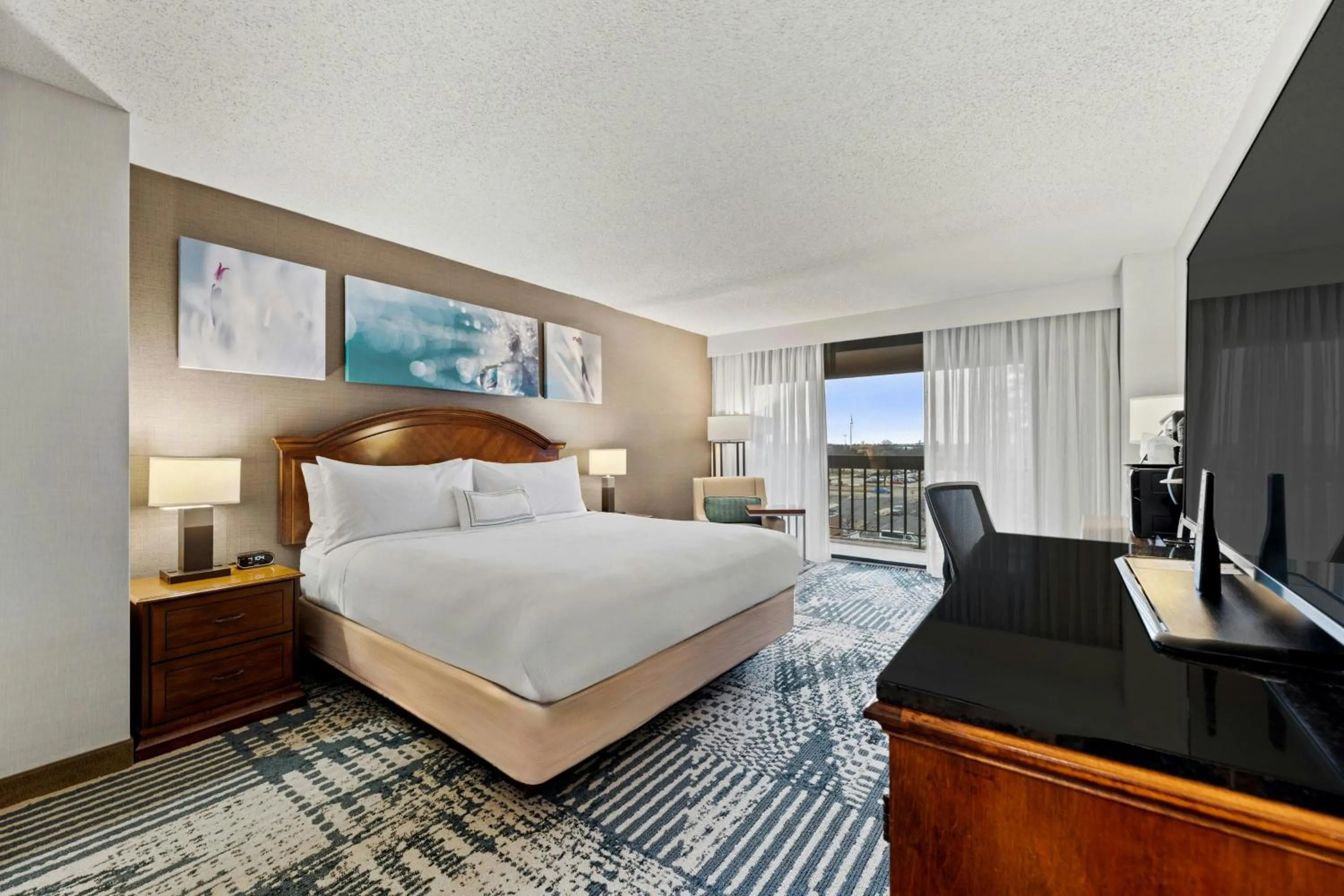 Photo of the whole room, Bed in Delta Hotels by Marriott Mount Pleasant