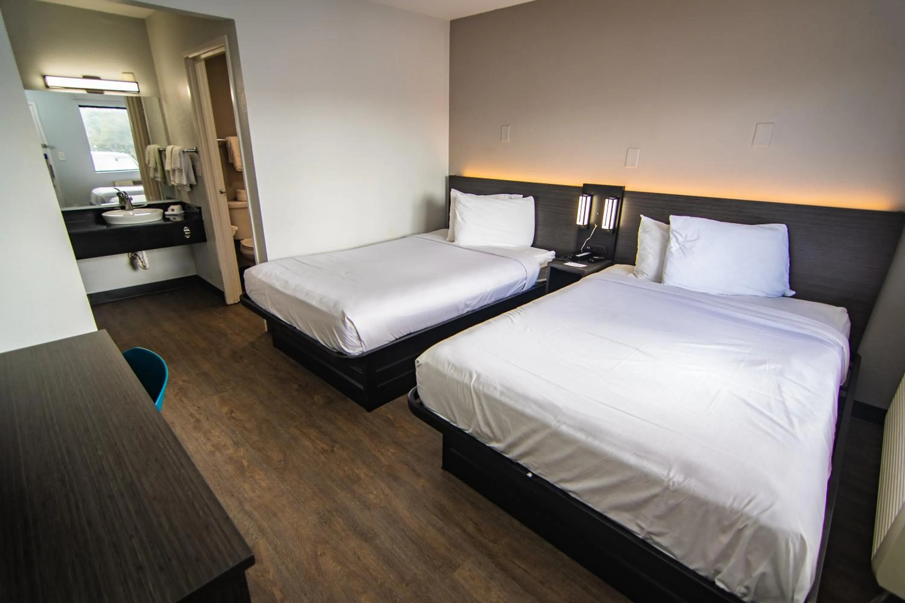 Bed in Motel 6-Lakeland, FL