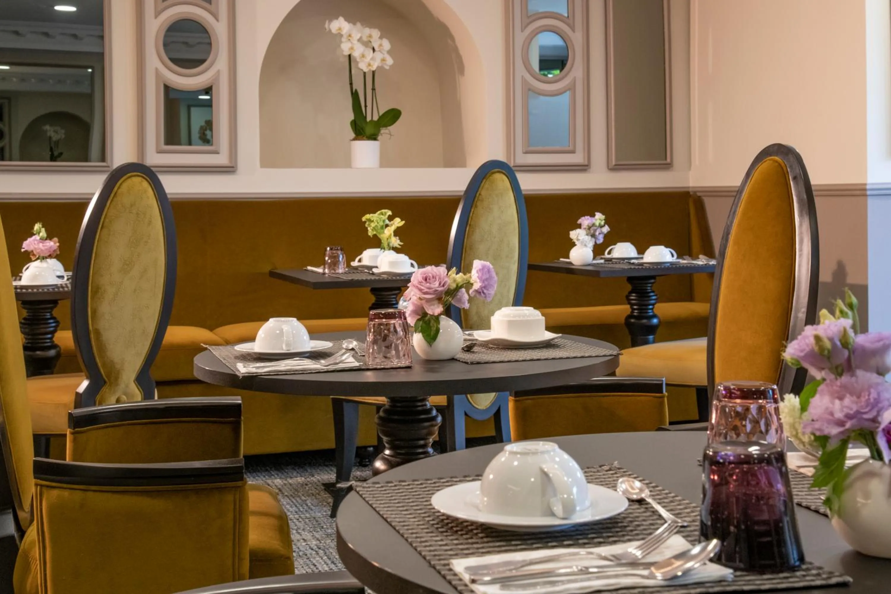 Breakfast in Hôtel Petit Palais