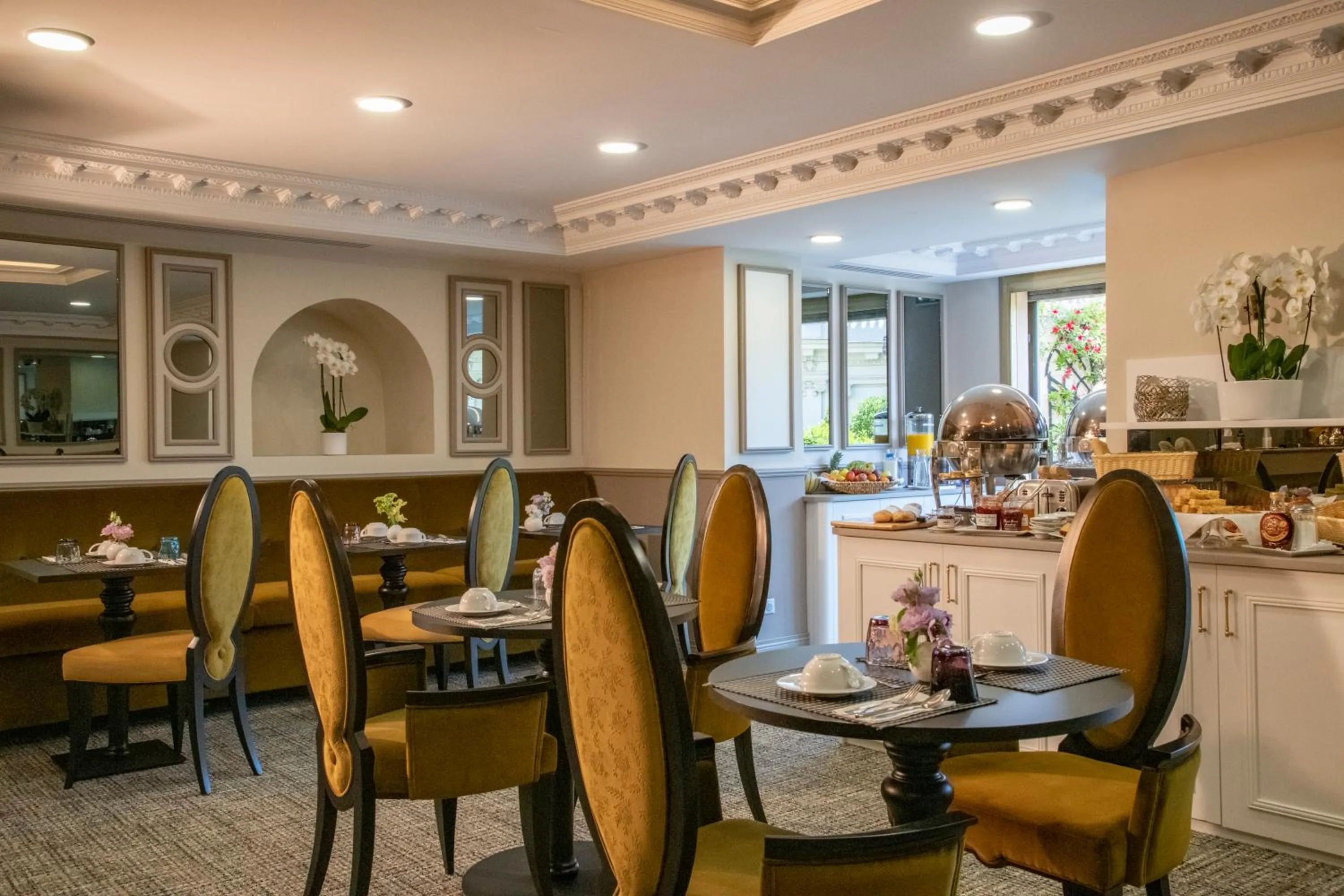 Breakfast in Hôtel Petit Palais