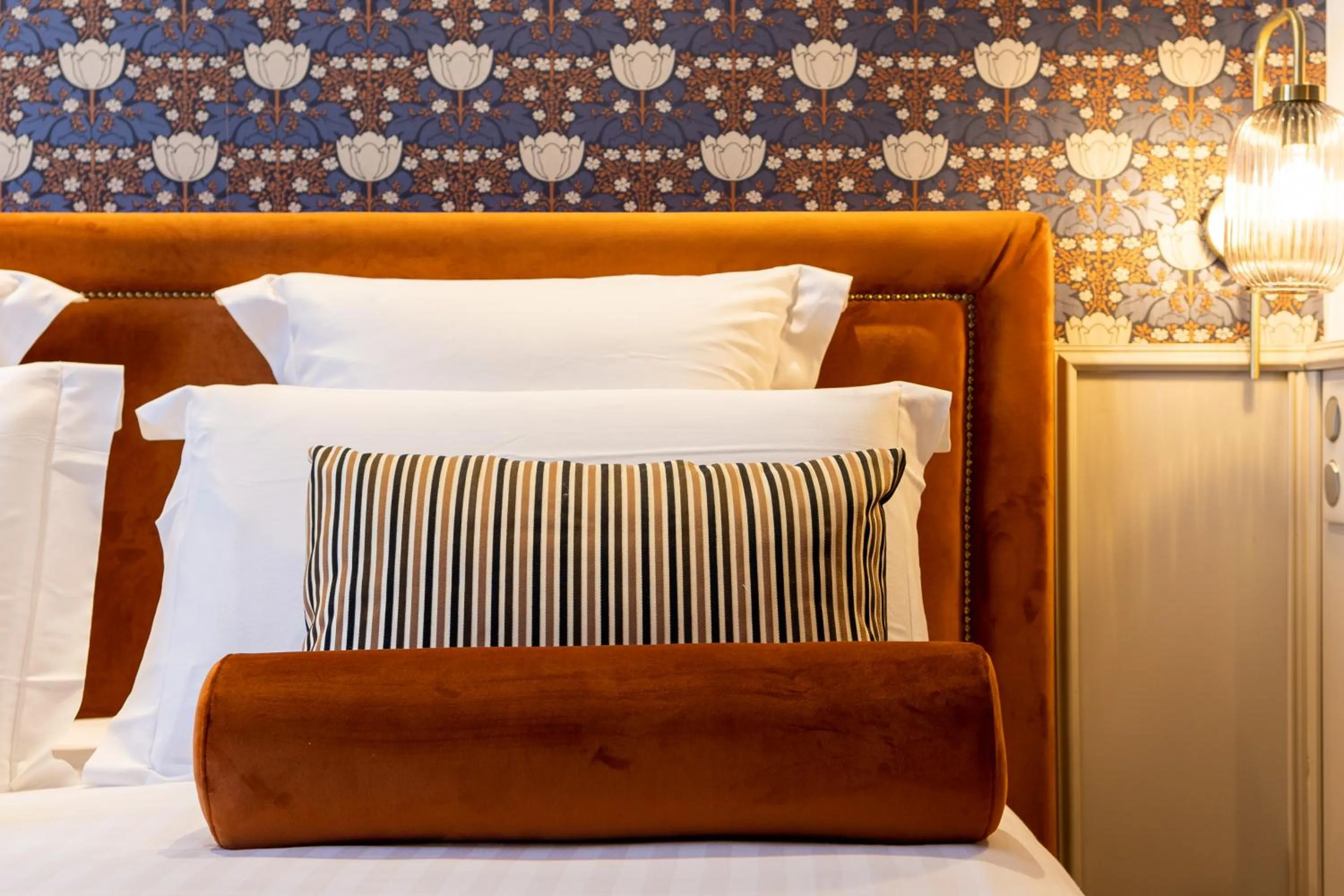 Bed in Hôtel Petit Palais