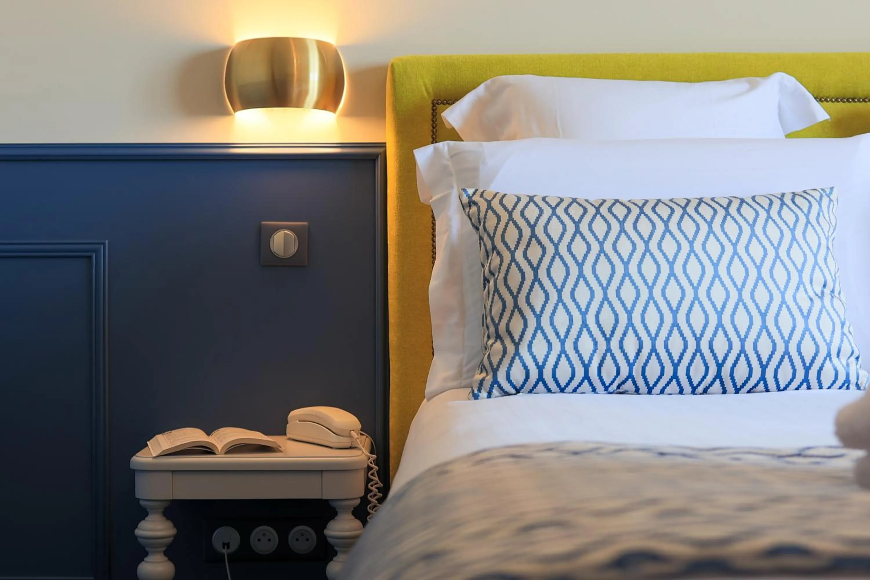 Bed in Hôtel Petit Palais