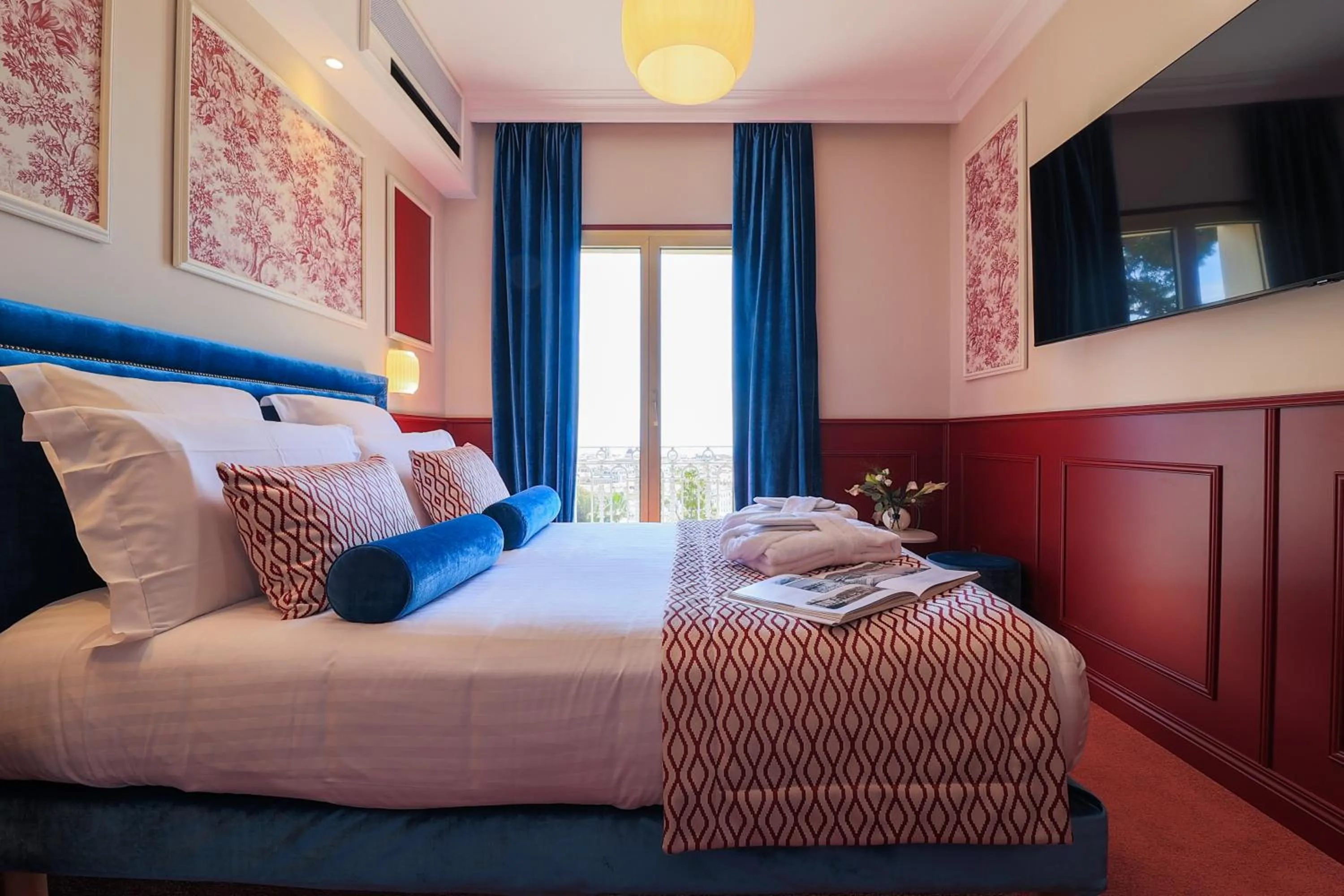 Bed in Hôtel Petit Palais