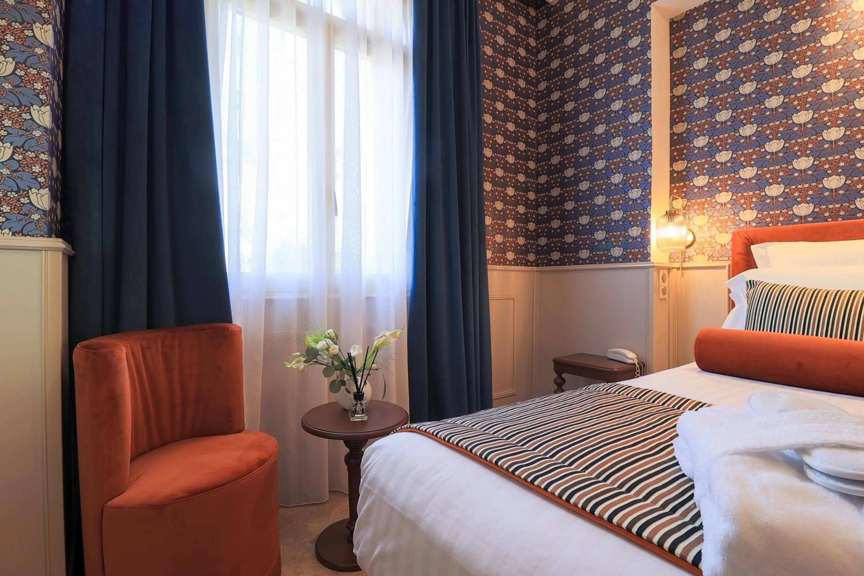 Bed in Hôtel Petit Palais