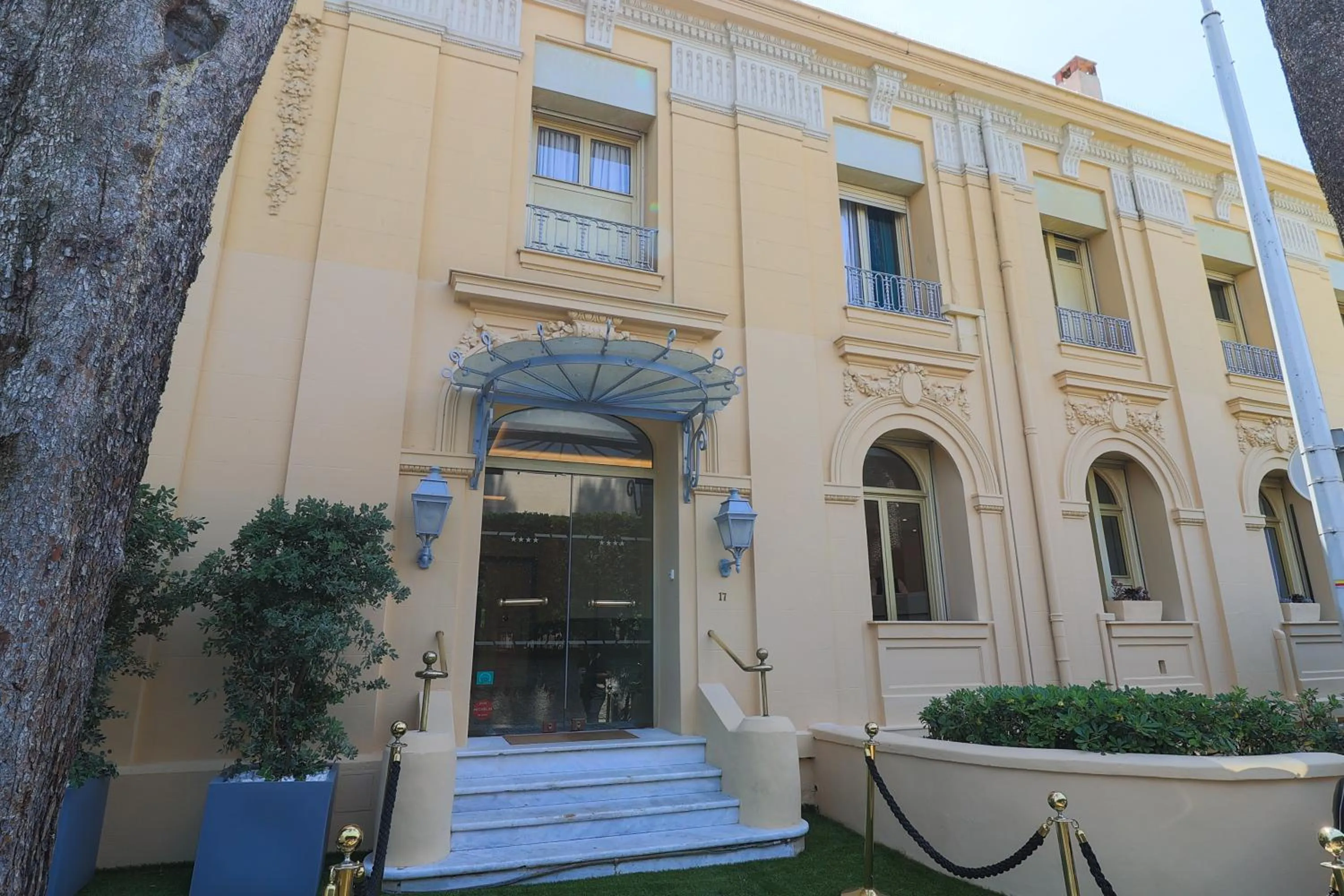 Property building in Hôtel Petit Palais