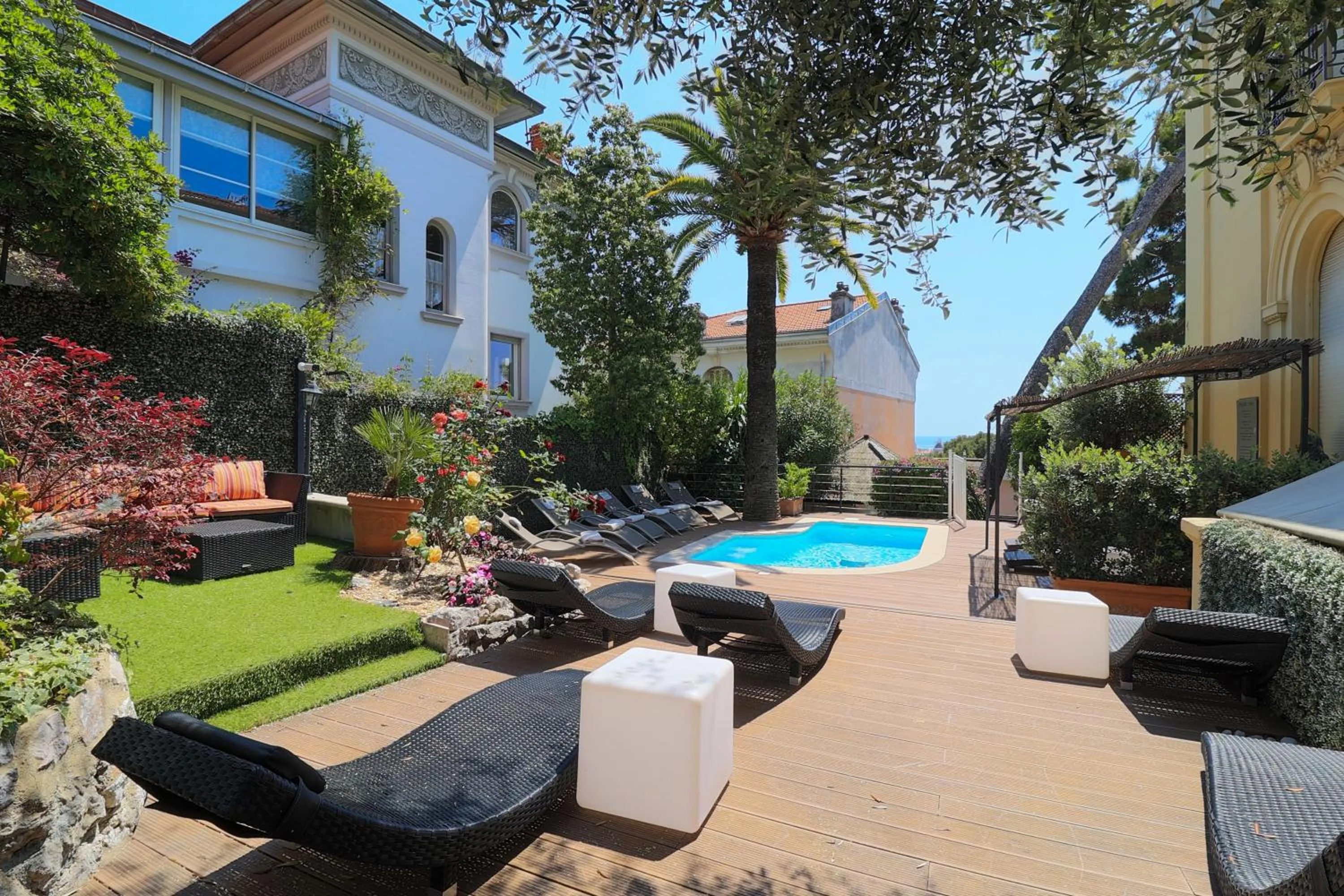 Swimming pool in Hôtel Petit Palais