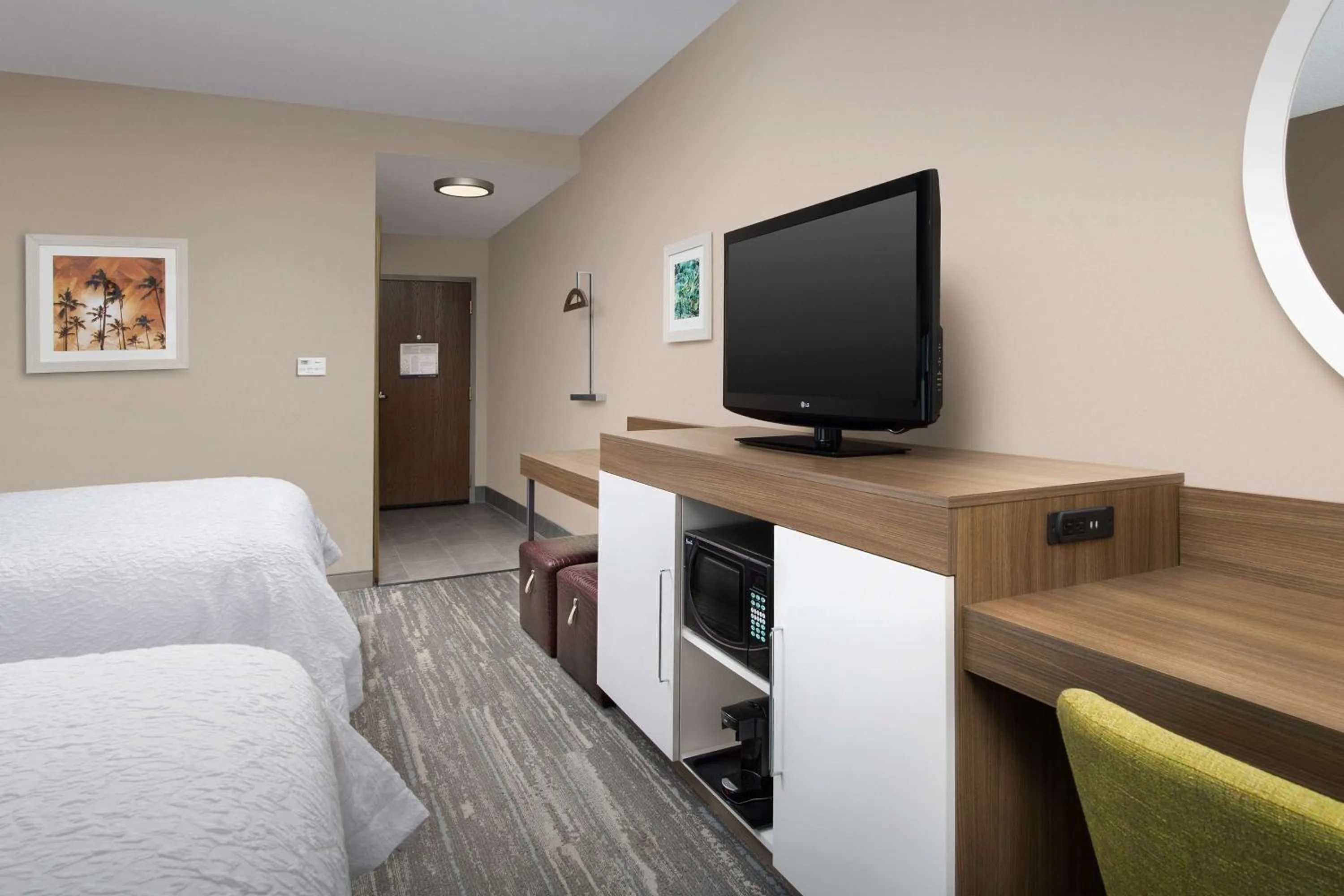 Bedroom, Bed in Hampton Inn & Suites Lake City