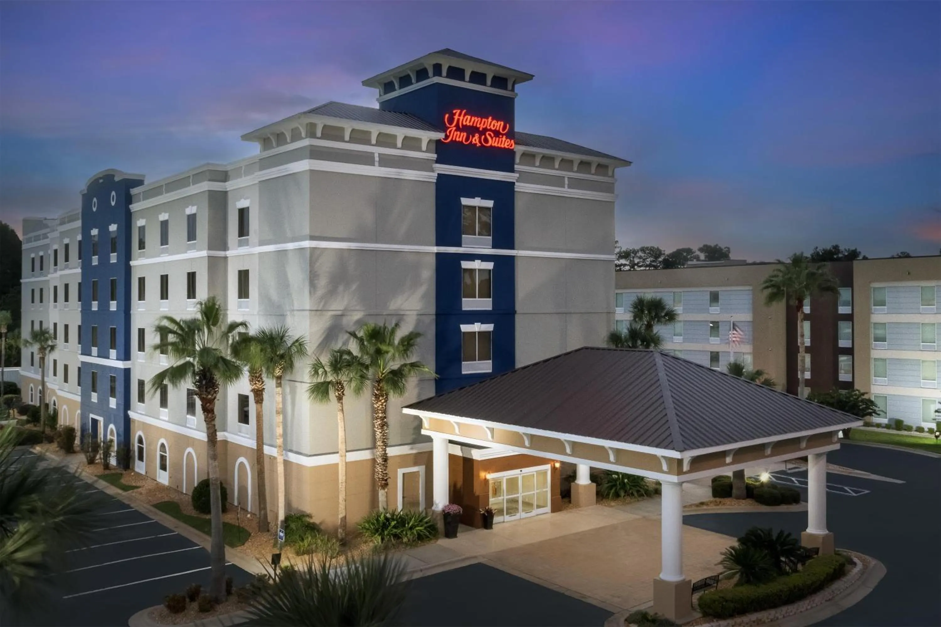 Property building in Hampton Inn & Suites Lake City