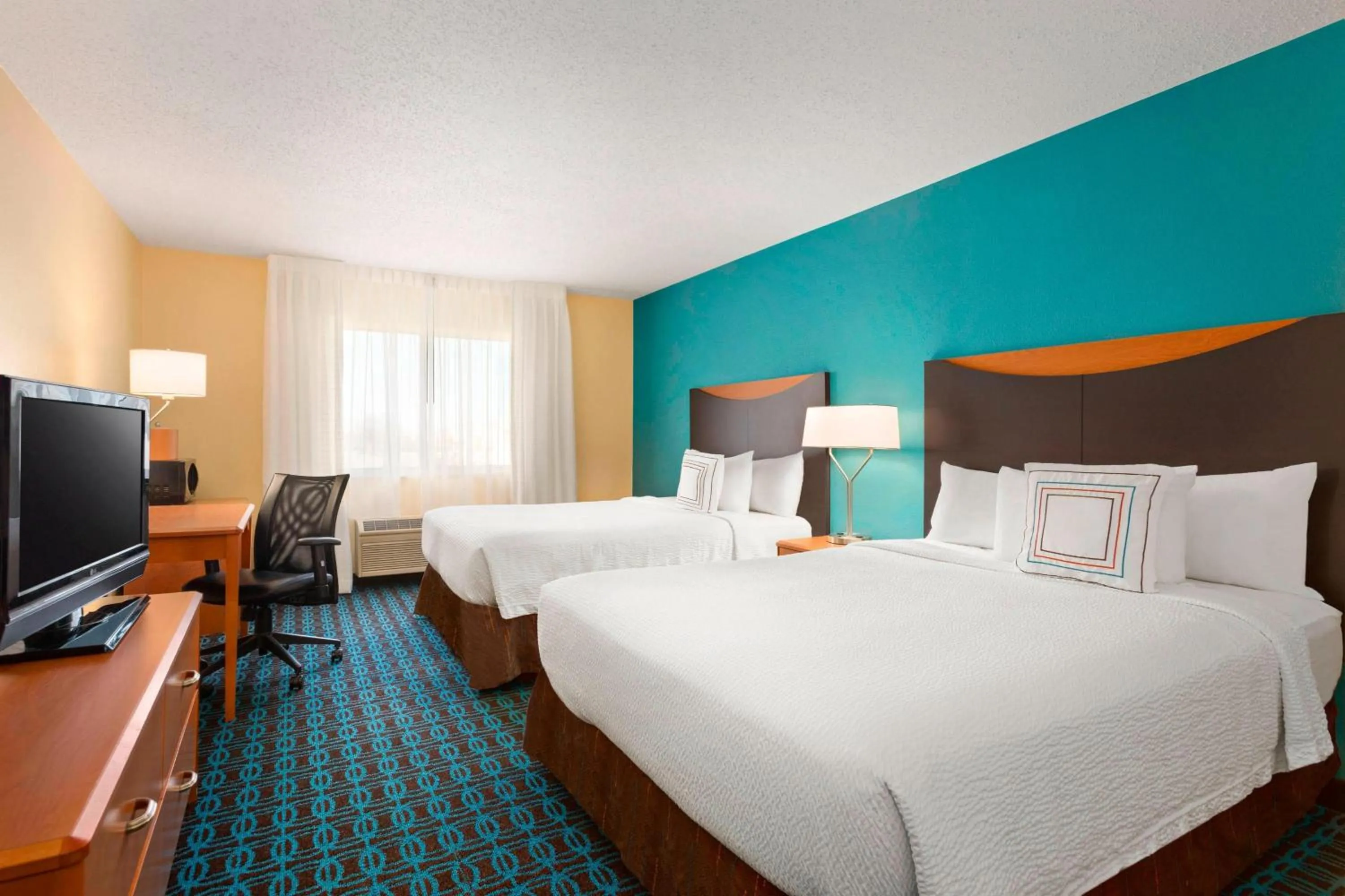 Photo of the whole room, Bed in Fairfield Inn & Suites by Marriott Mankato