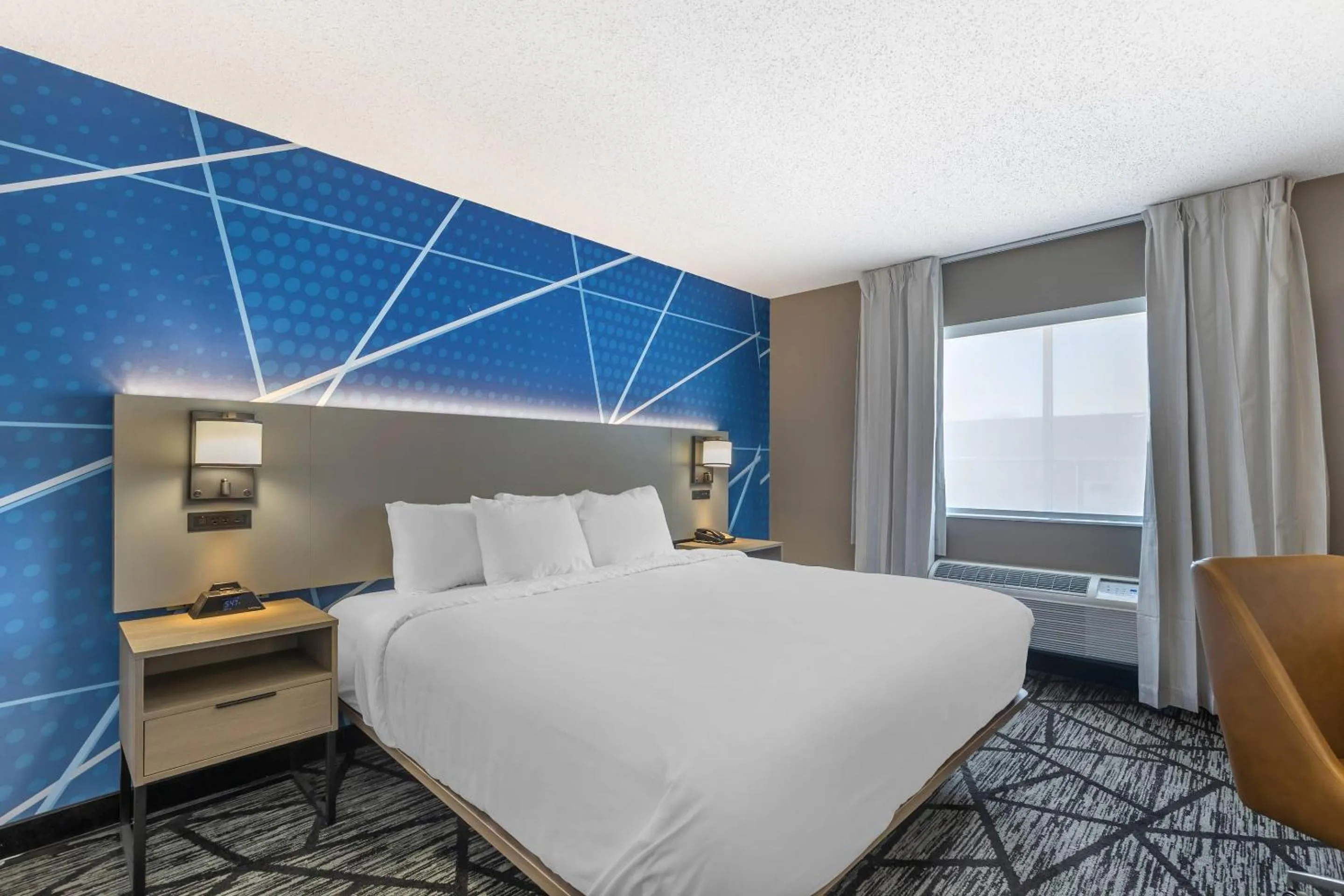 Bedroom, Bed in Comfort Inn Davenport East - Bettendorf