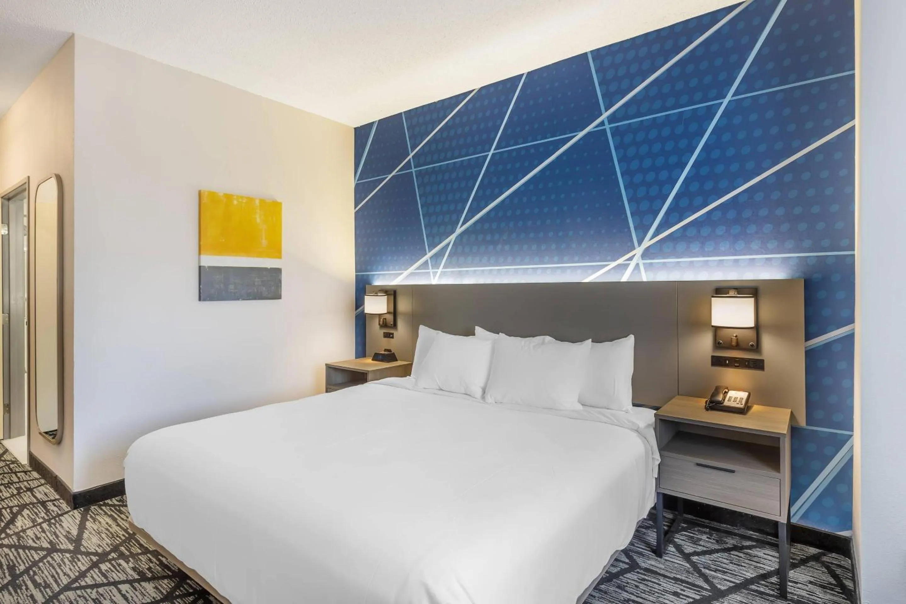 Bedroom, Bed in Comfort Inn Davenport East - Bettendorf