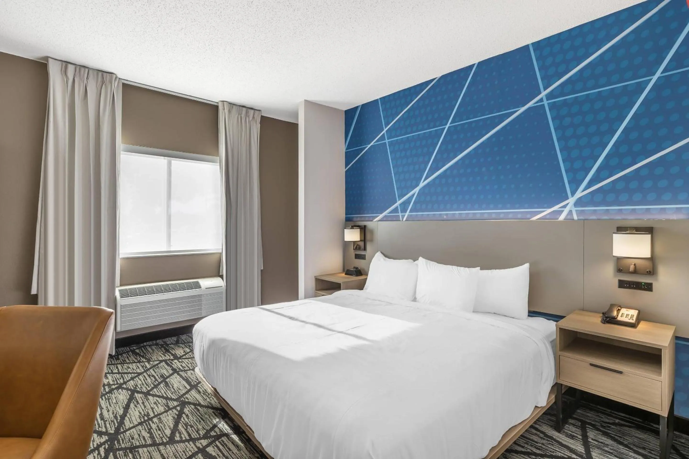 Bedroom, Bed in Comfort Inn Davenport East - Bettendorf