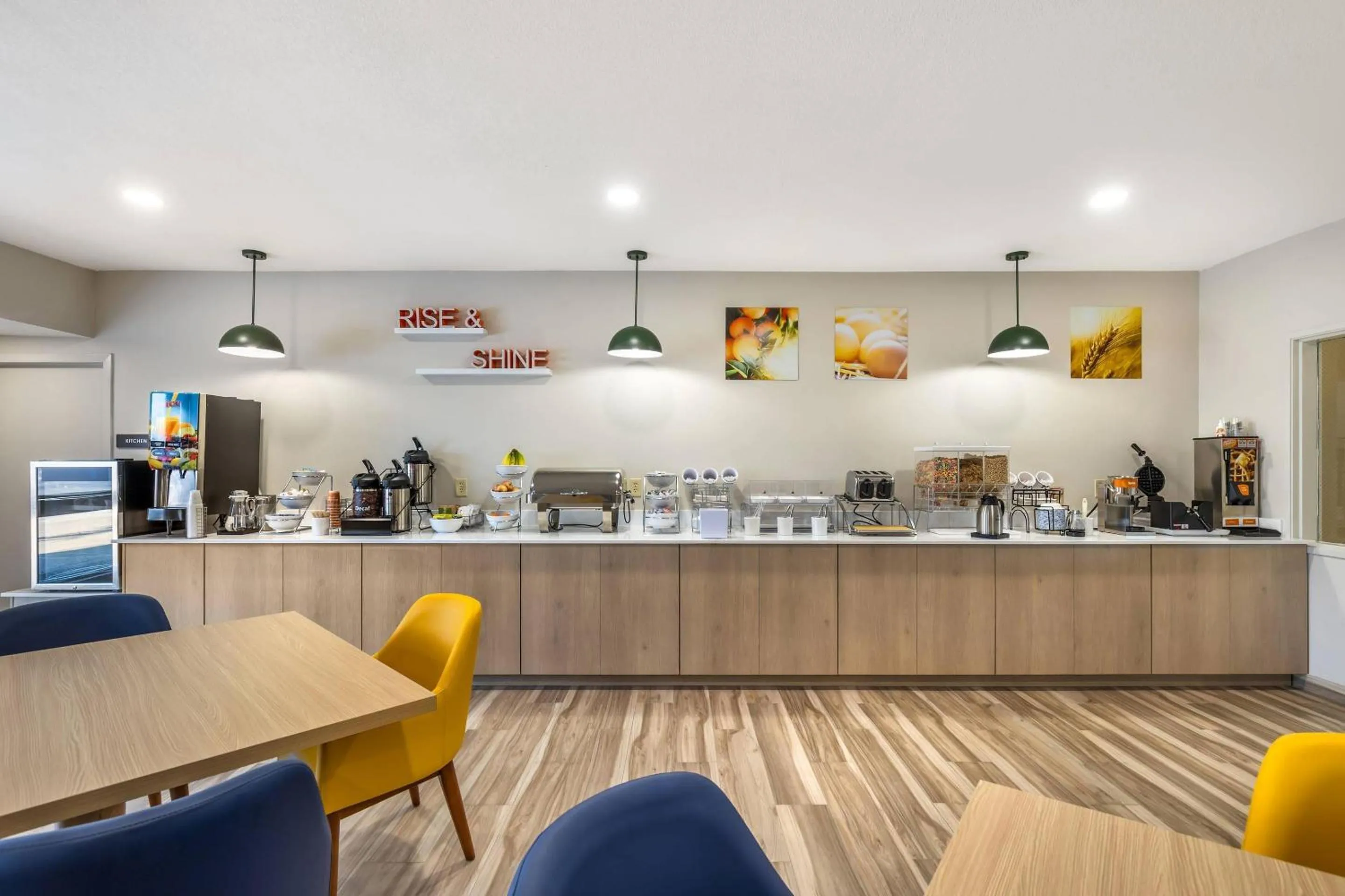 Breakfast in Comfort Inn Davenport East - Bettendorf