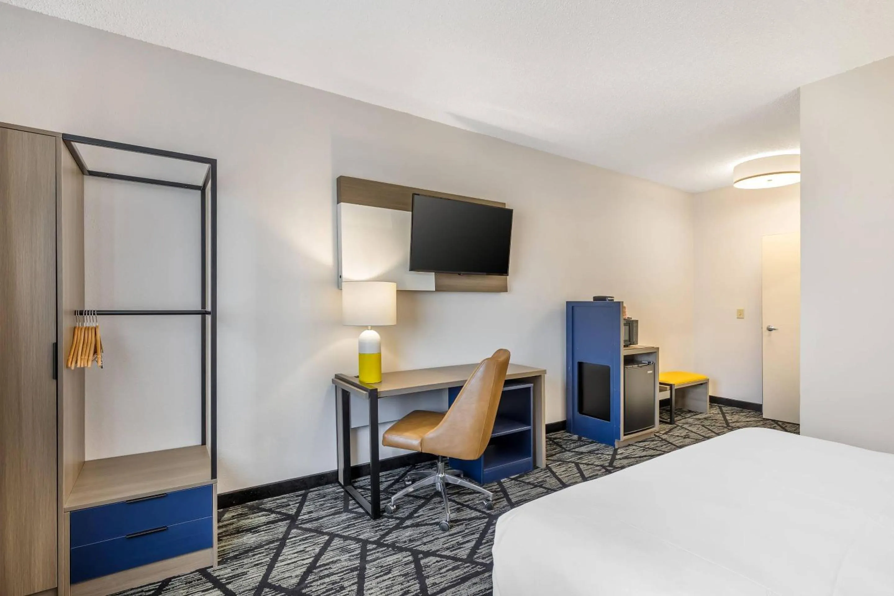 Bedroom, Bed in Comfort Inn Davenport East - Bettendorf