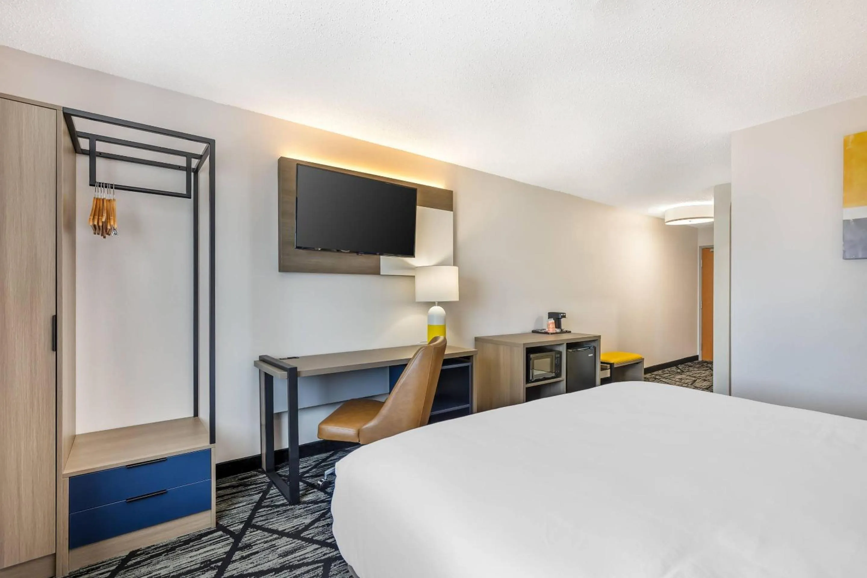 Bedroom, Bed in Comfort Inn Davenport East - Bettendorf