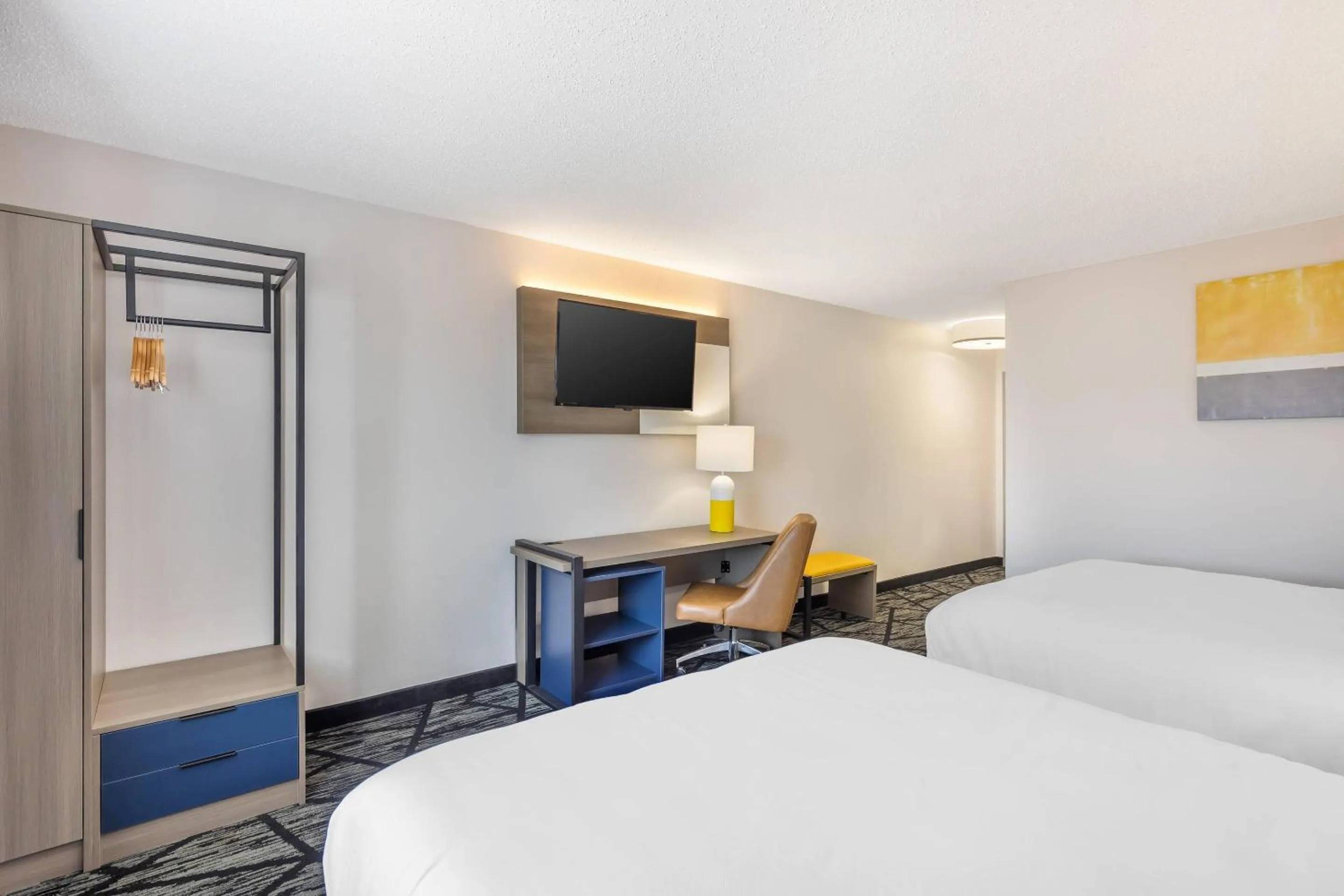 Bedroom, Bed in Comfort Inn Davenport East - Bettendorf