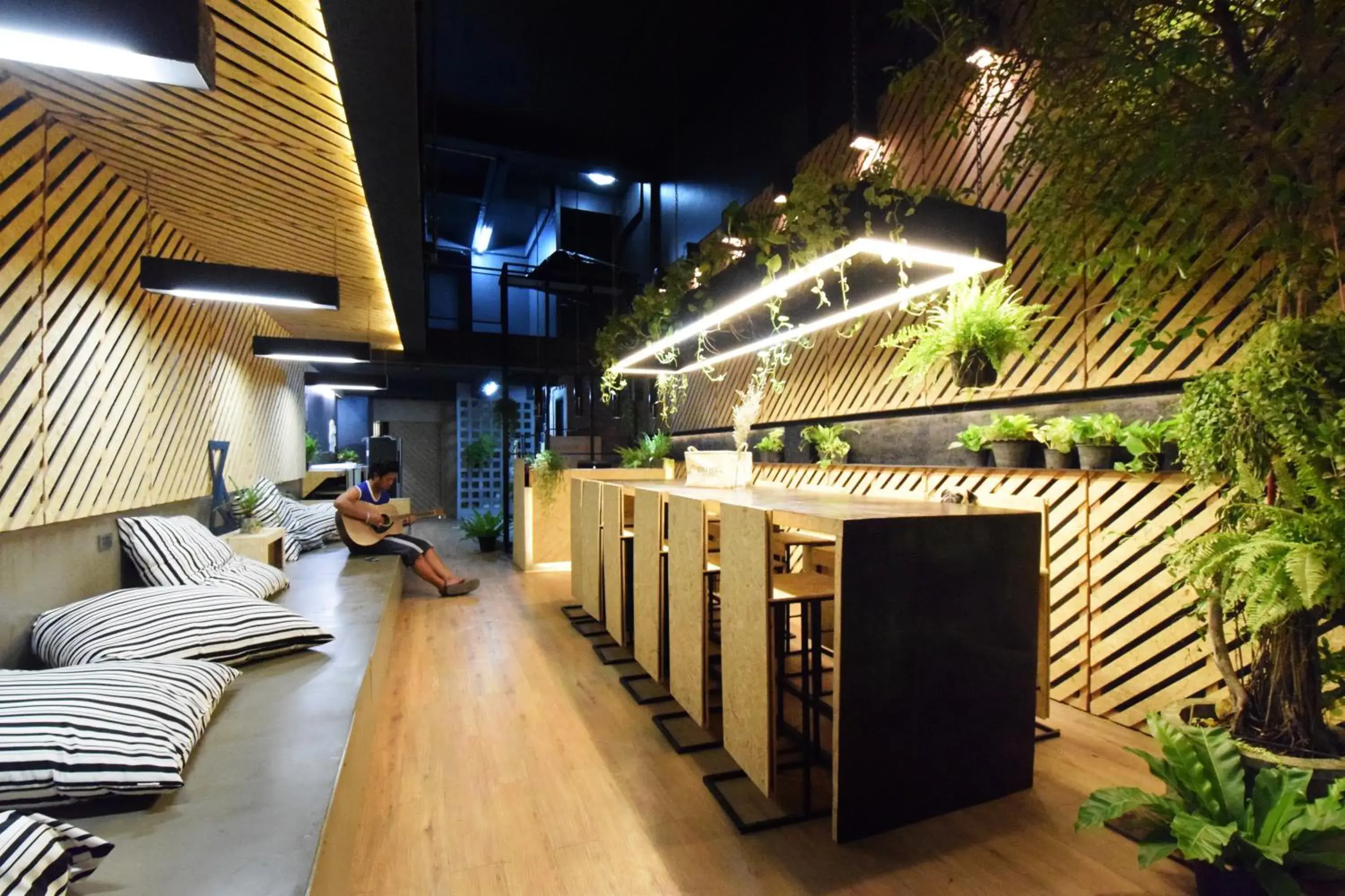 Hugger Hostel Hugger Hostel