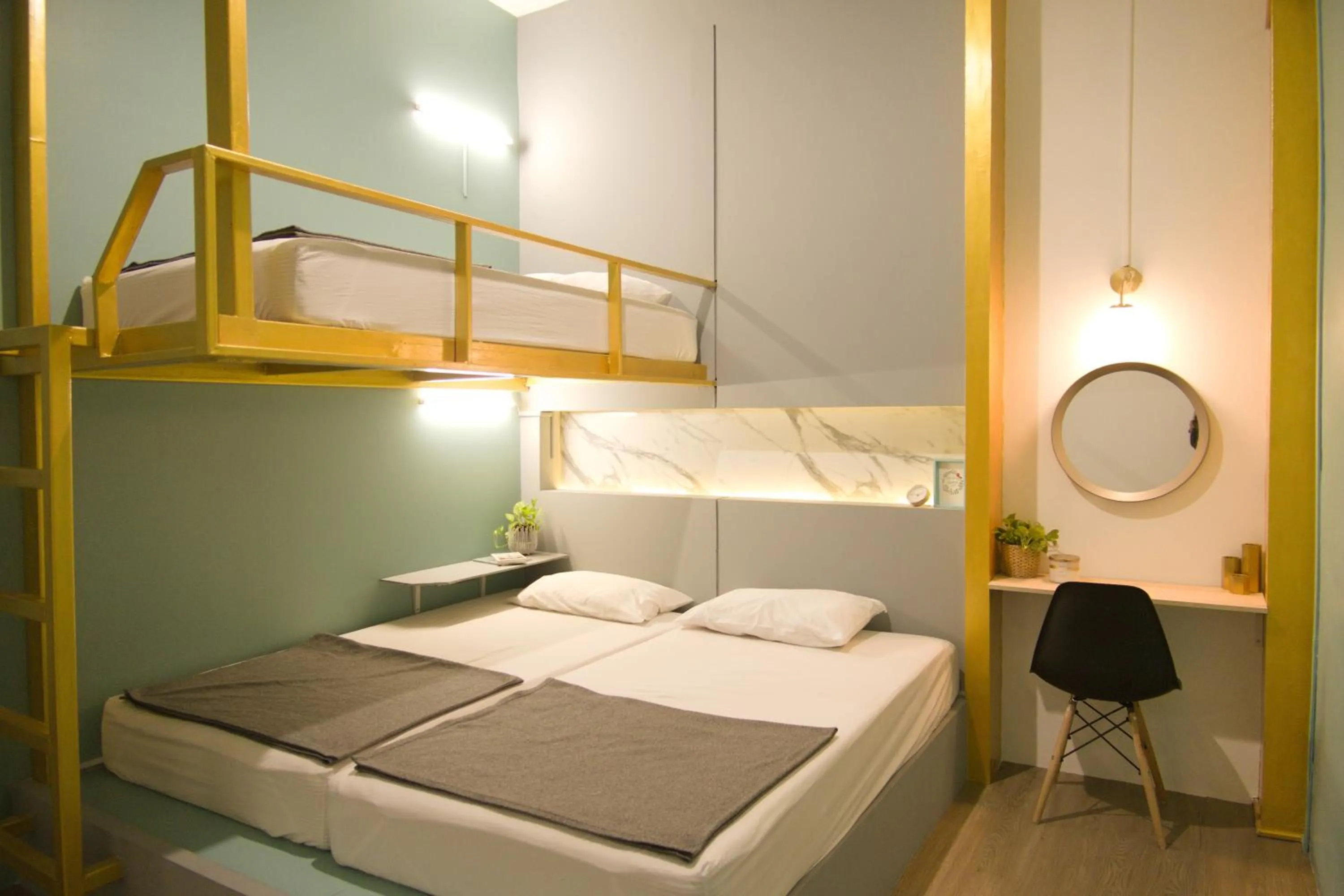 bunk bed, Bed in Hugger Hostel