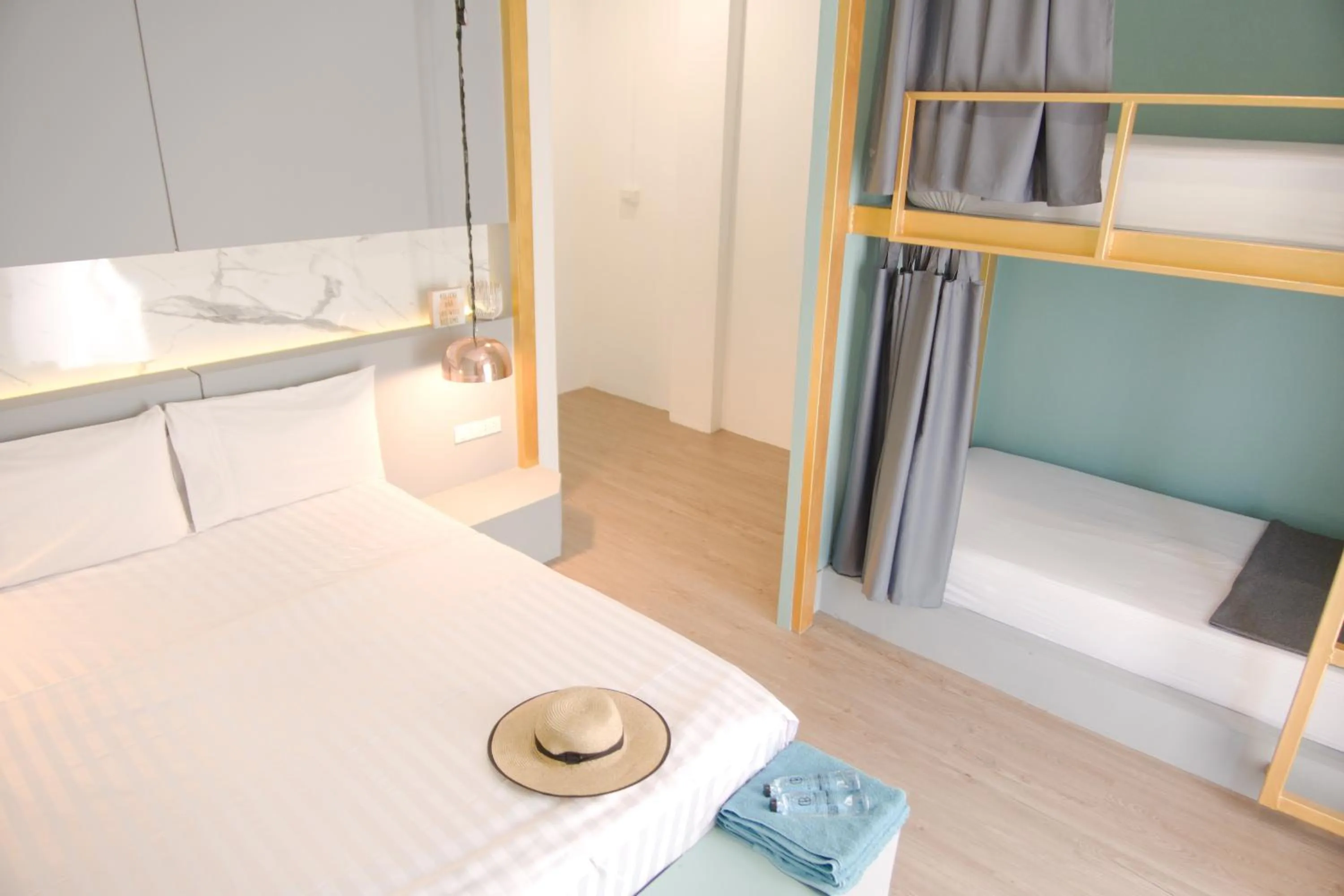 Bedroom, Bed in Hugger Hostel