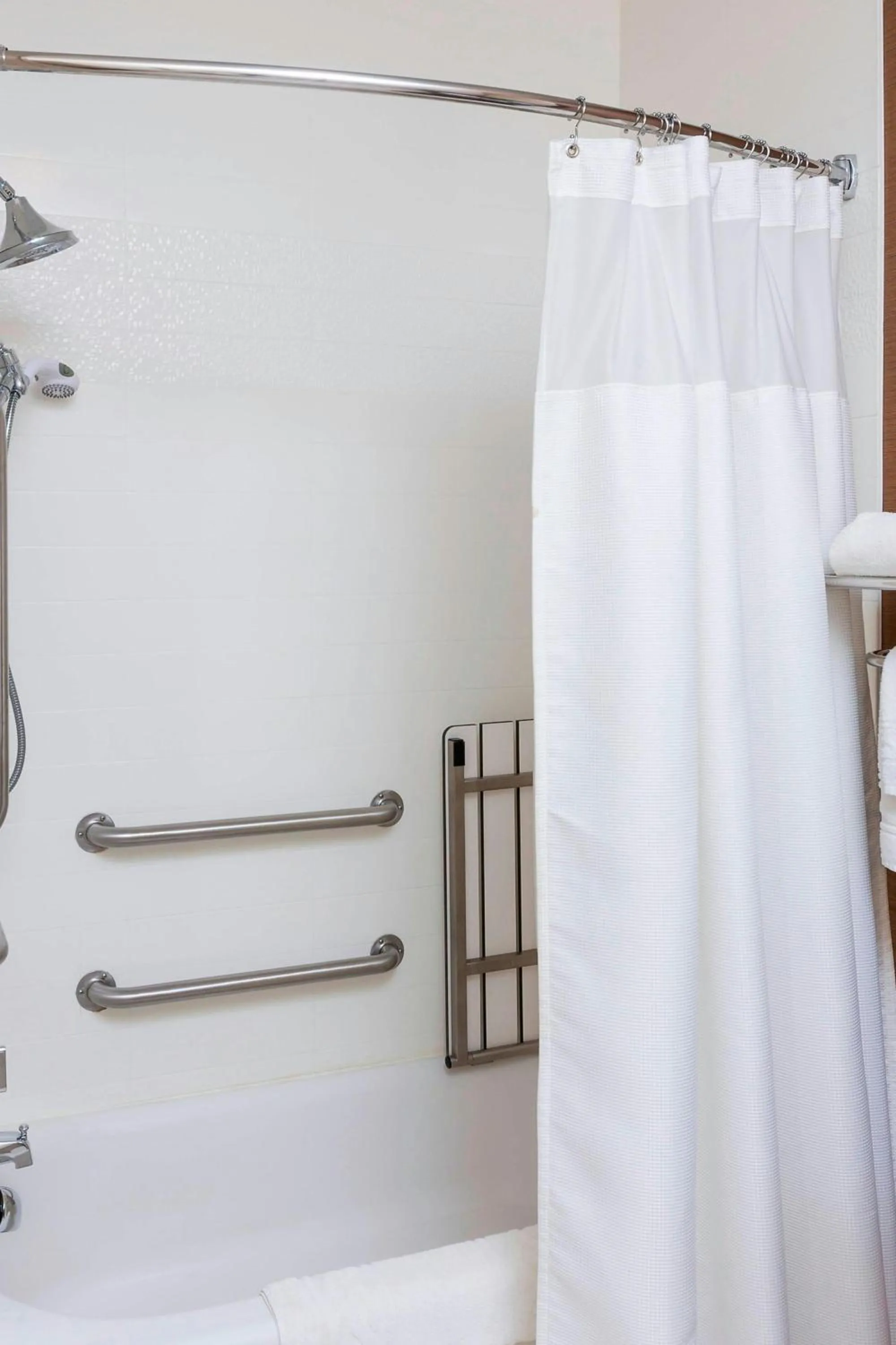 Bathroom in Fairfield Inn & Suites by Marriott Galesburg