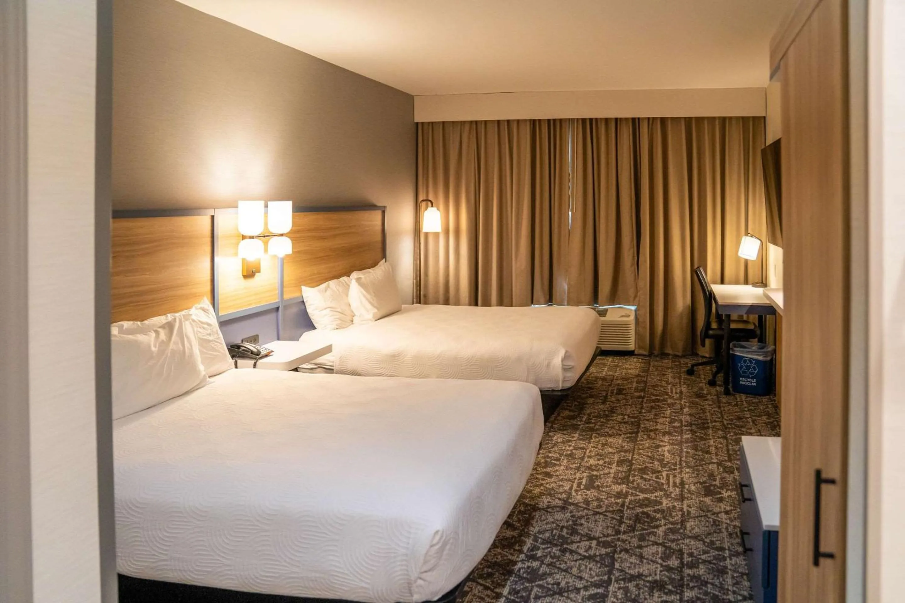 Bedroom, Bed in Fairfield Inn & Suites Modesto